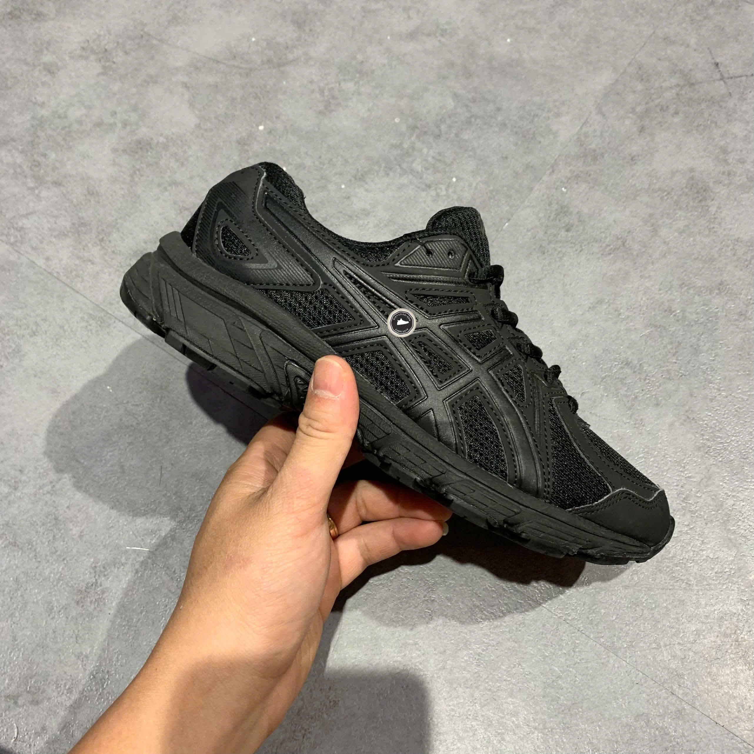 ASICS JOG 100T ‘BLACK’ 1022A335 SIZE 37 PVN20249