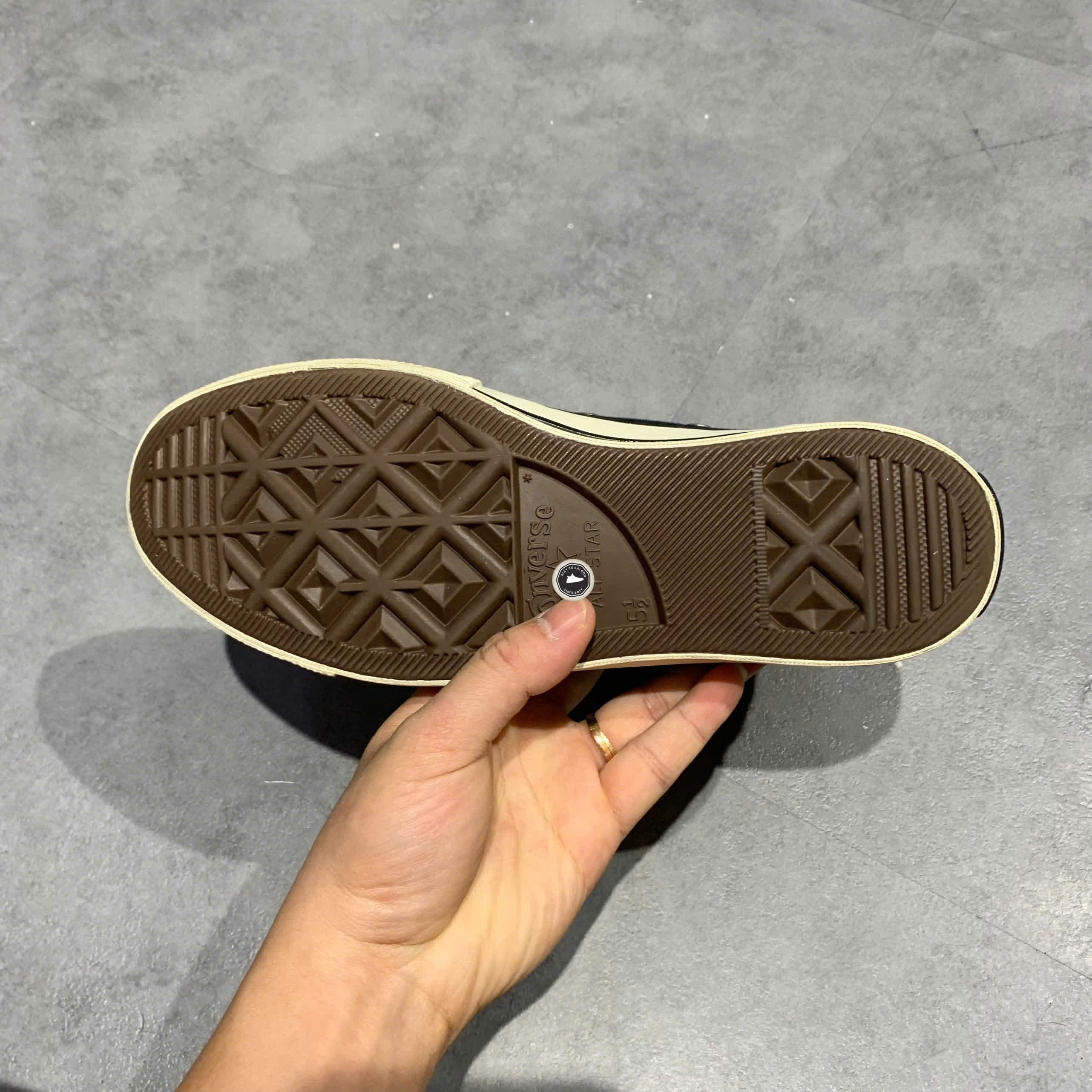 CONVERSE CHUCK TAYLOR ALL-STAR 70 HI BLACK EGRET 162050C SIZE 38 GIÀY 2HAND CHÍNH HÃNG PVN20177