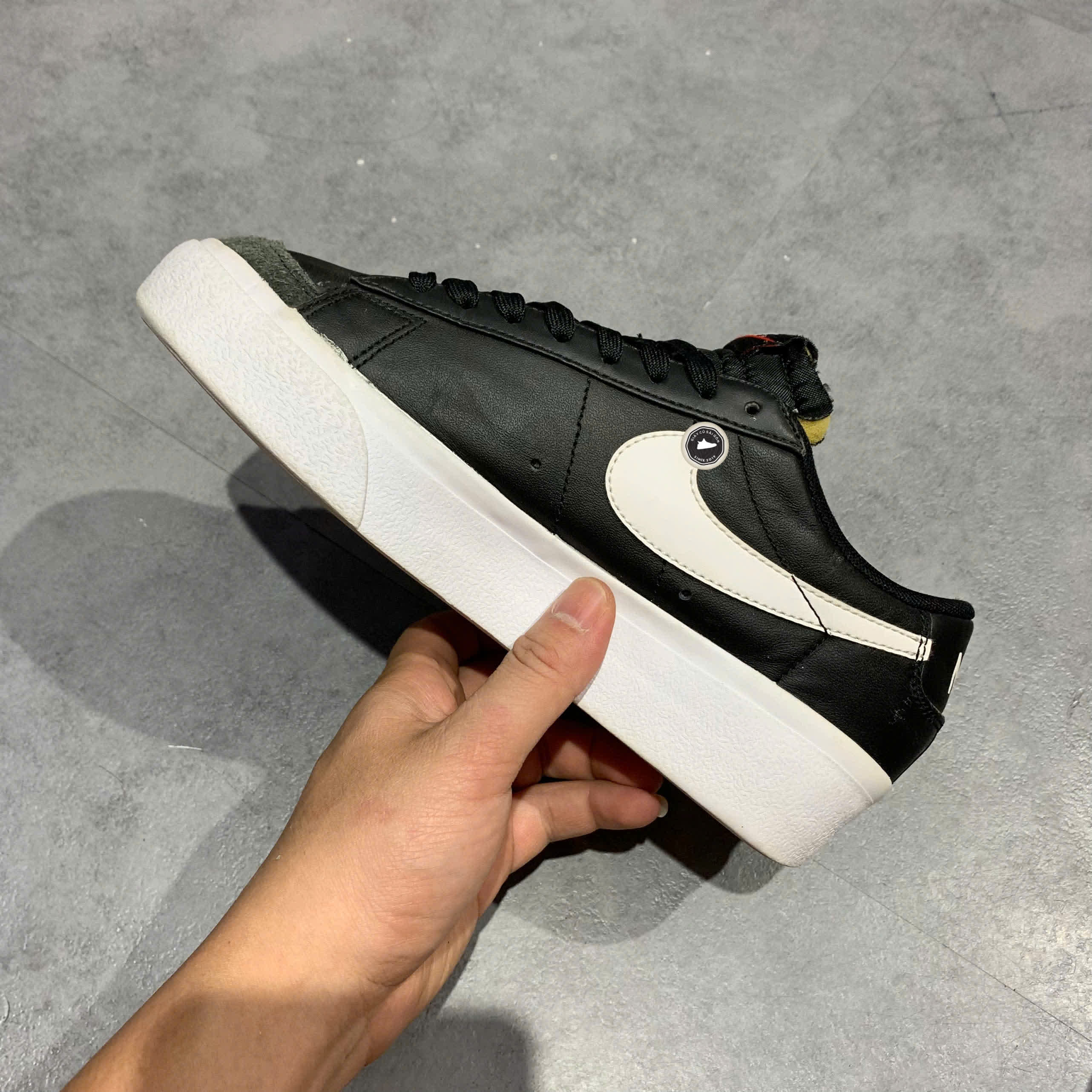 NIKE BLAZER LOW ’77 BLACK WHITE DJ0292-001 SIZE 37.5 GIÀY 2HAND CHÍNH HÃNG PVN20210