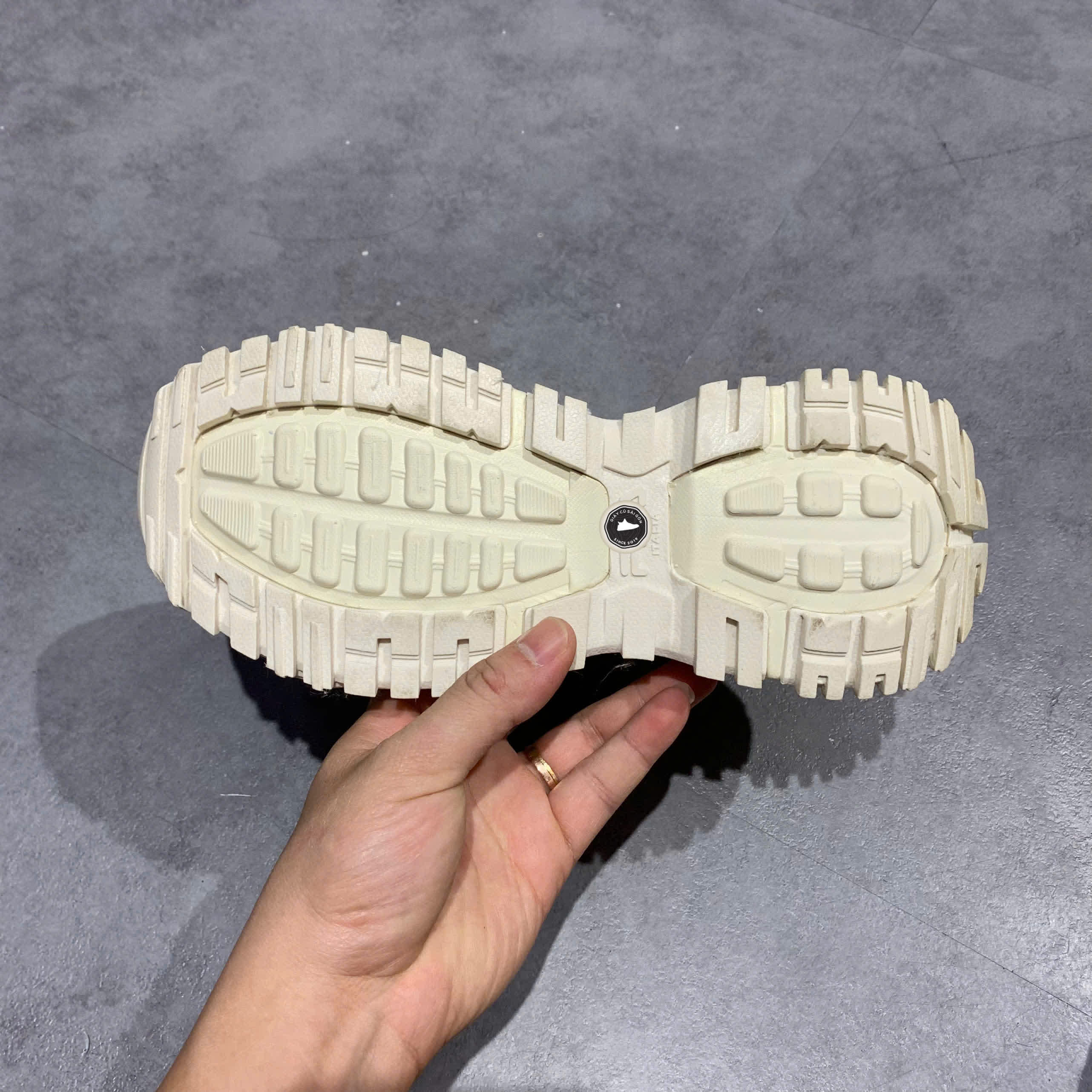 FILA FUSION ‘IVORY’ T12W135211FMM SIZE 35.5 GIÀY 2HAND CHÍNH HÃNG PVN20239 36