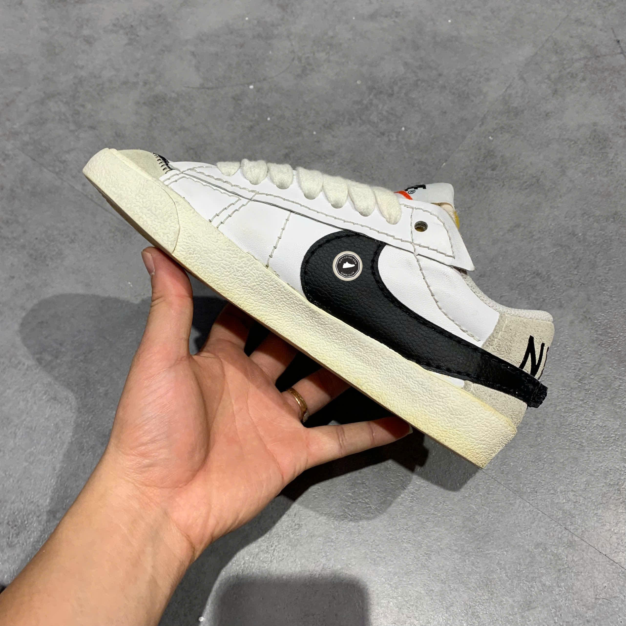 NIKE BLAZER LOW ’77 JUMBO “WHITE BLACK SAIL” DQ1470-101 SIZE 37.5 GIÀY 2HAND CHÍNH HÃNG PVN20188