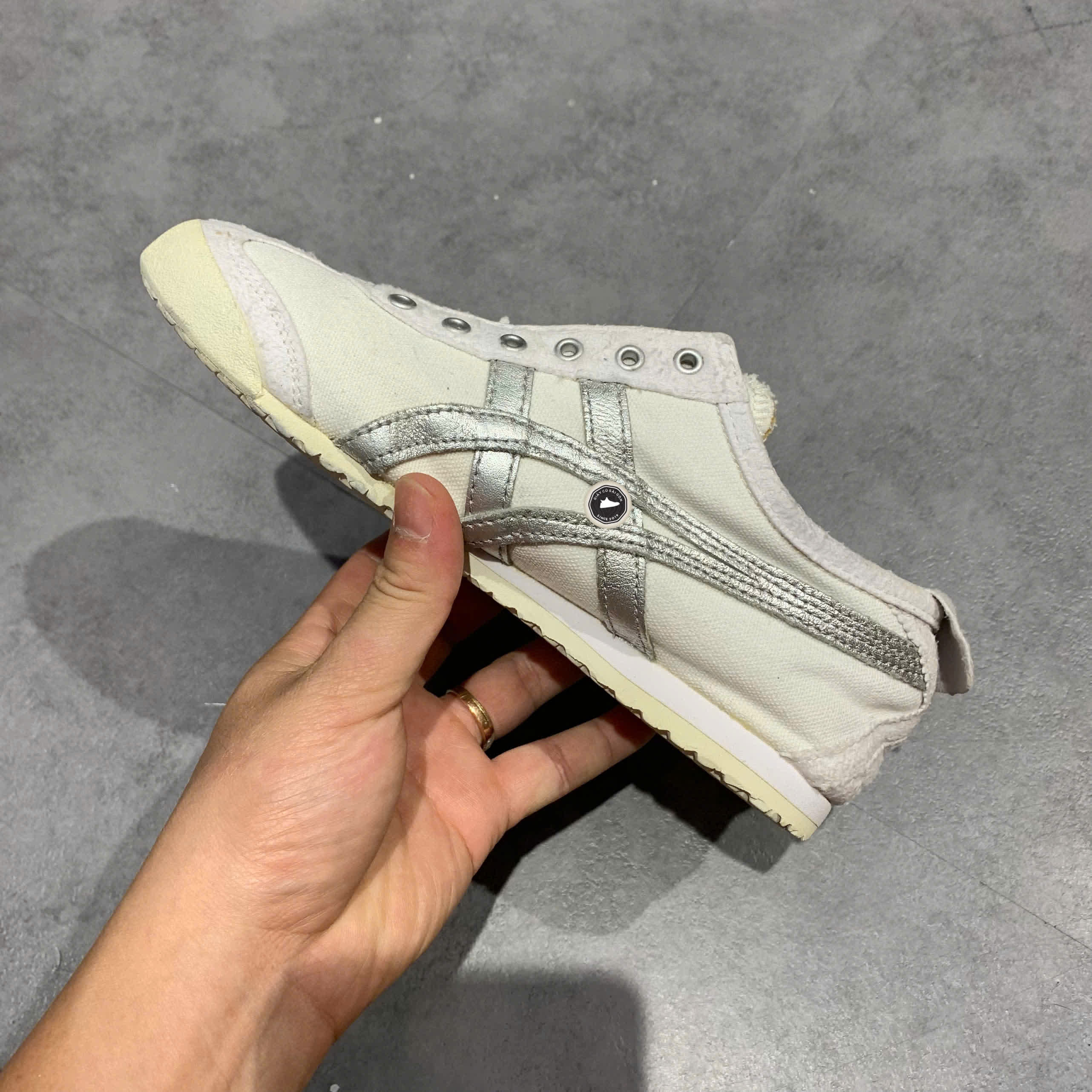 ONITSUKA TIGER MEXICO 66 SLIP-ON 1183A962 SIZE 36 GIÀY 2HAND CHÍNH HÃNG PVN20213