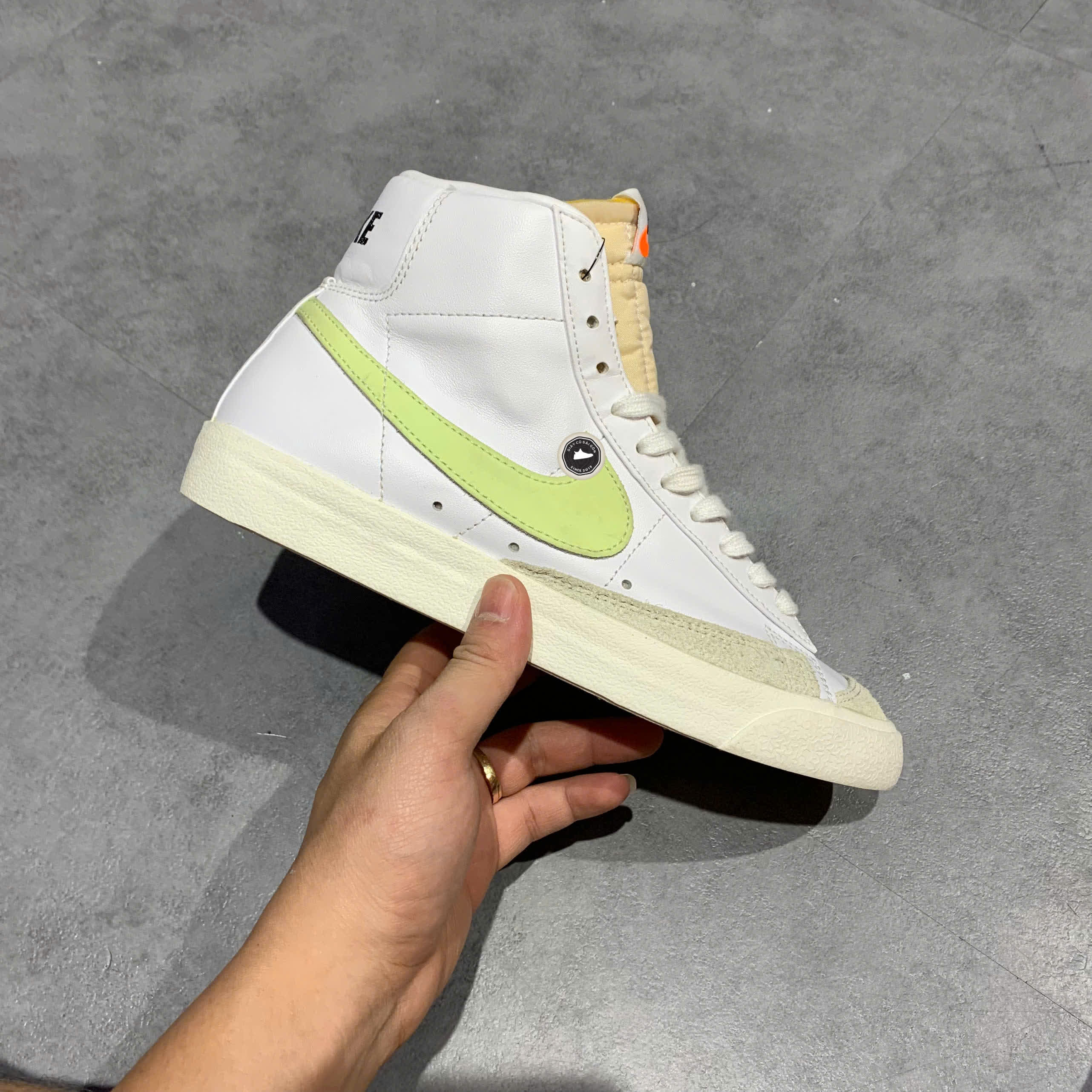 NIKE BLAZER MID ’77 “BARELY VOLT” CZ1055-108 SIZE 39 GIÀY 2HAND CHÍNH HÃNG PVN20222