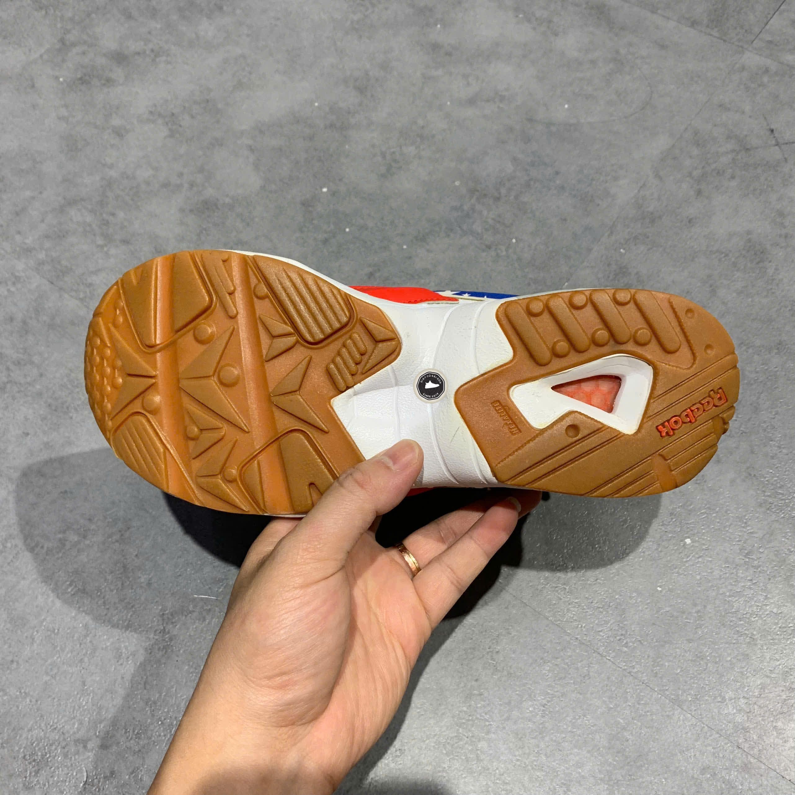 REEBOK INTERVAL 96 'RADIANT RED BLUE' FV5473 SIZE 37.5 GIÀY 2HAND CHÍNH HÃNG PVN20145