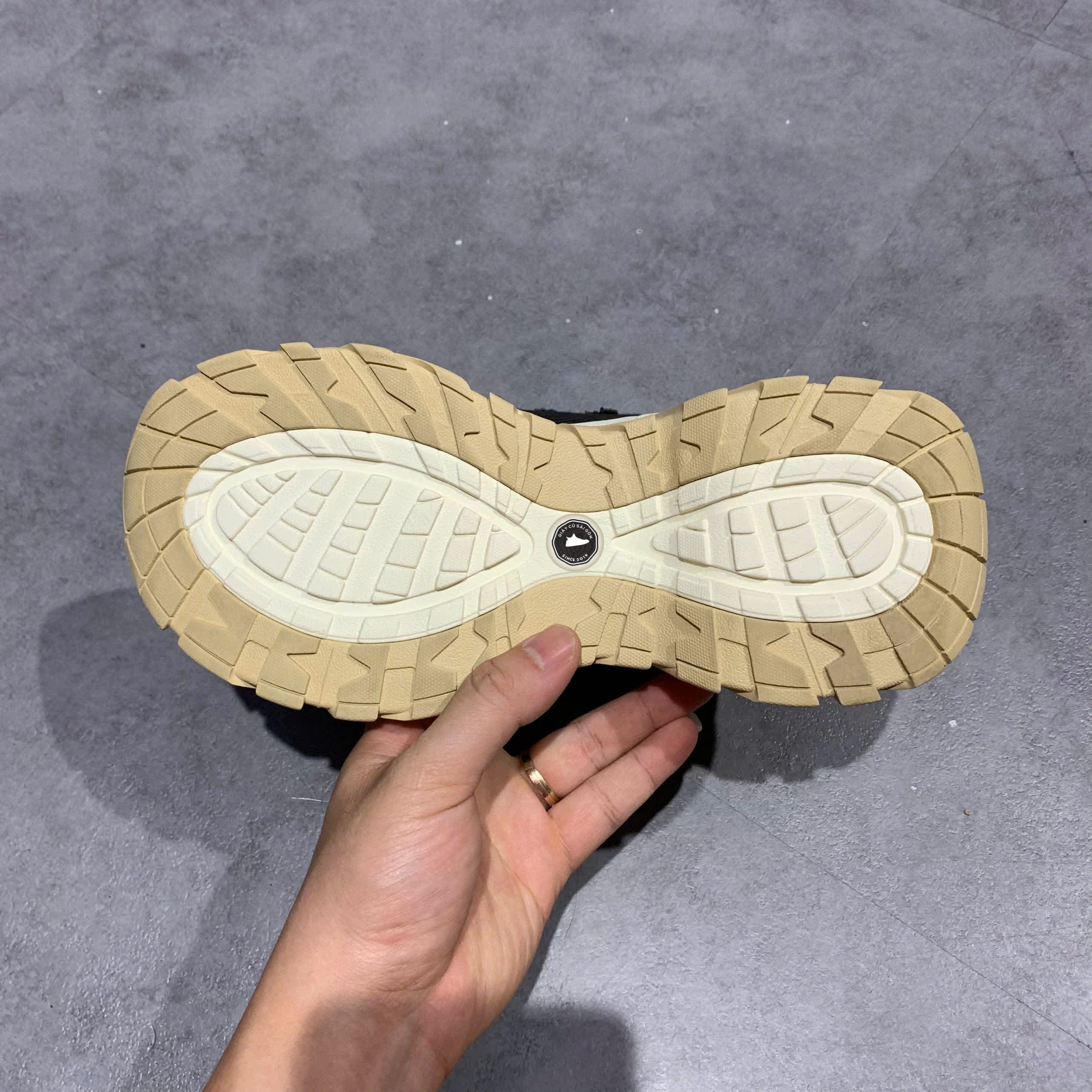 FILA 'BLACK' F12W321304FBV SIZE 36.5 GIÀY 2HAND CHÍNH HÃNG PVN20175