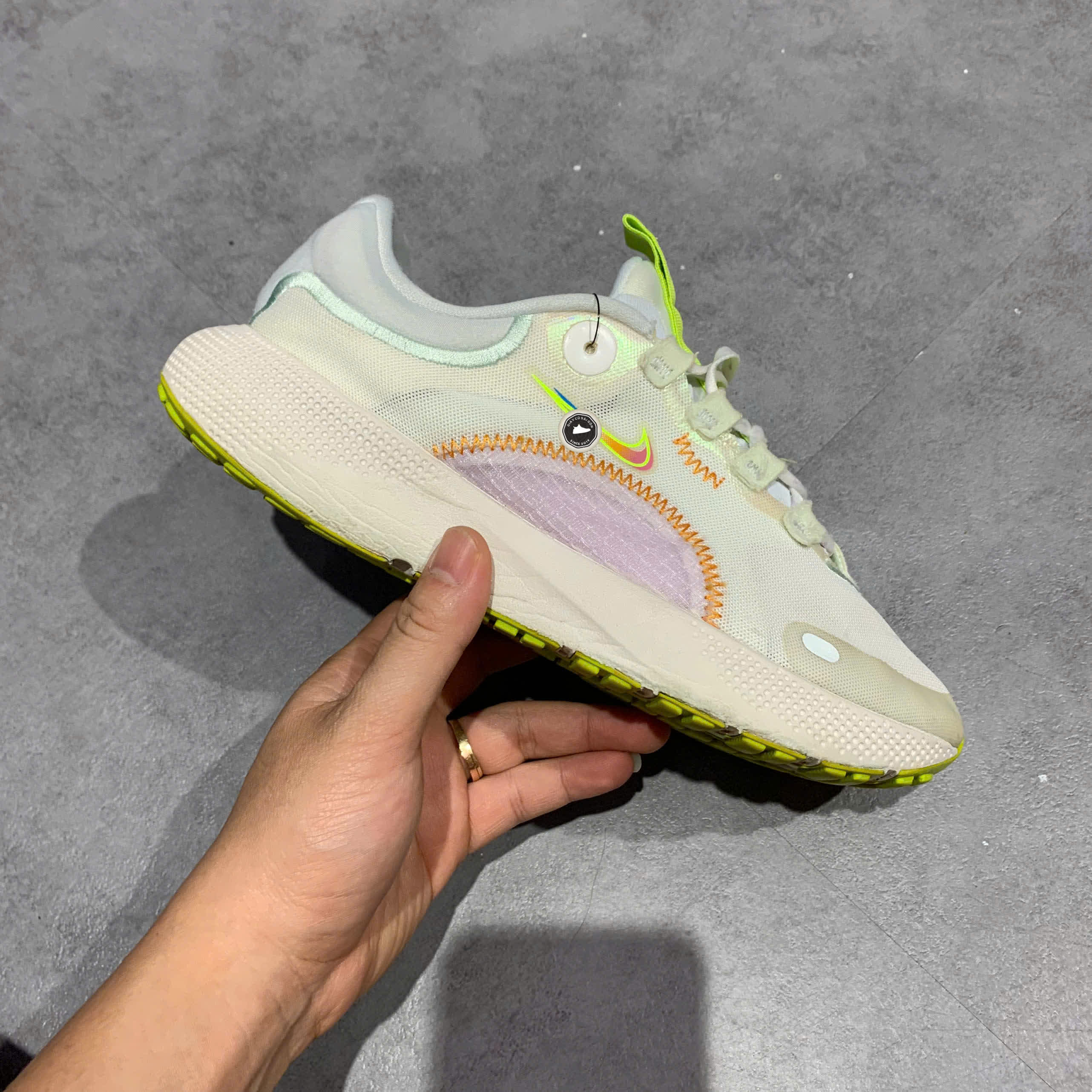 NIKE REACT ESCAPE RUN DN2652-100 SIZE 38 GIÀY 2HAND CHÍNH HÃNG PVN20206