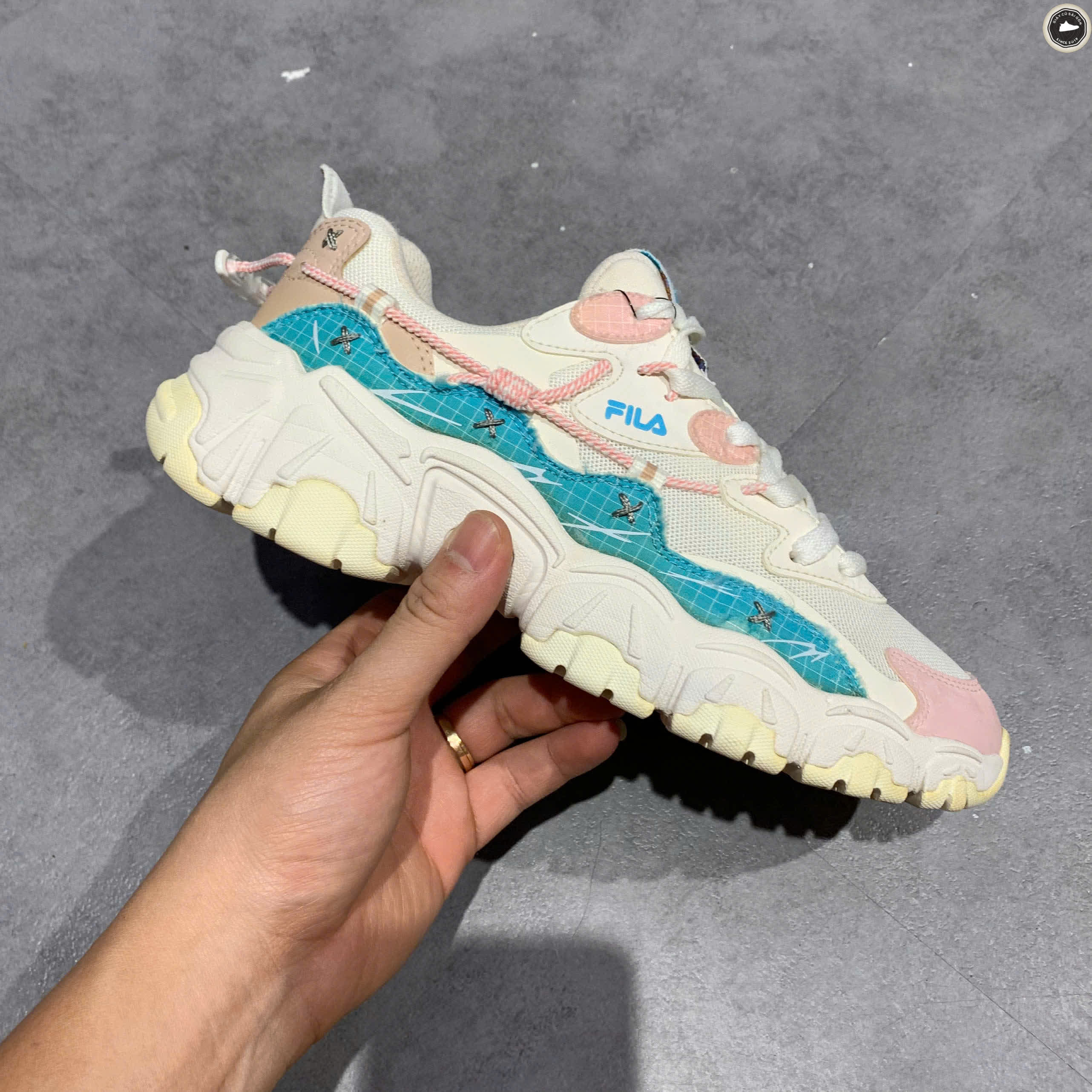 FILA PEPE SHIMADA X ‘WHITE BLUE’ F12W124153FAB SIZE 37.5 GIÀY 2HAND CHÍNH HÃNG PVN20236