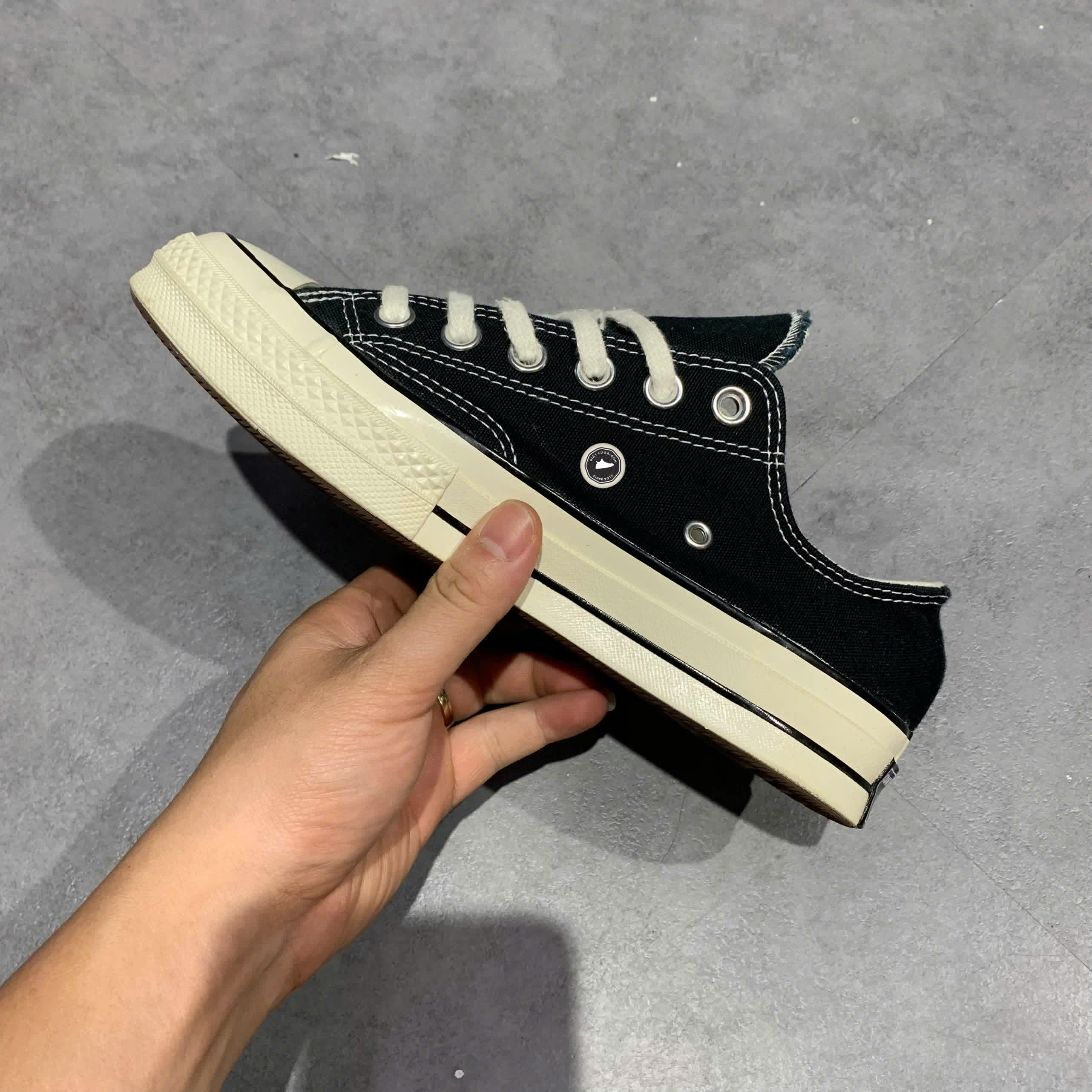 CHUCK TAYLOR ALL STAR 70 OX BLACK 162058C – SIZE 37.5 GIÀY 2HAND CHÍNH HÃNG – PVN20247