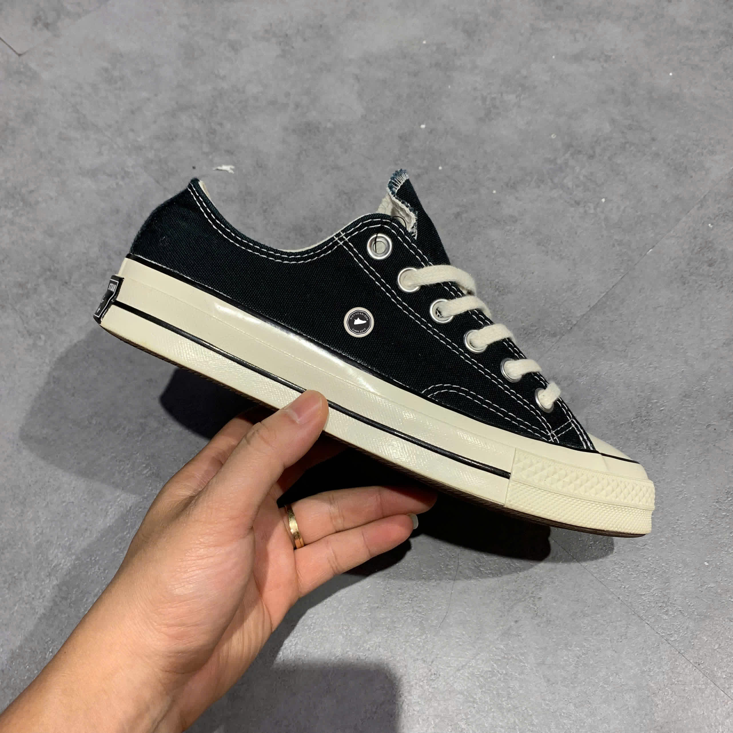 CHUCK TAYLOR ALL STAR 70 OX BLACK 162058C – SIZE 37.5 GIÀY 2HAND CHÍNH HÃNG – PVN20247
