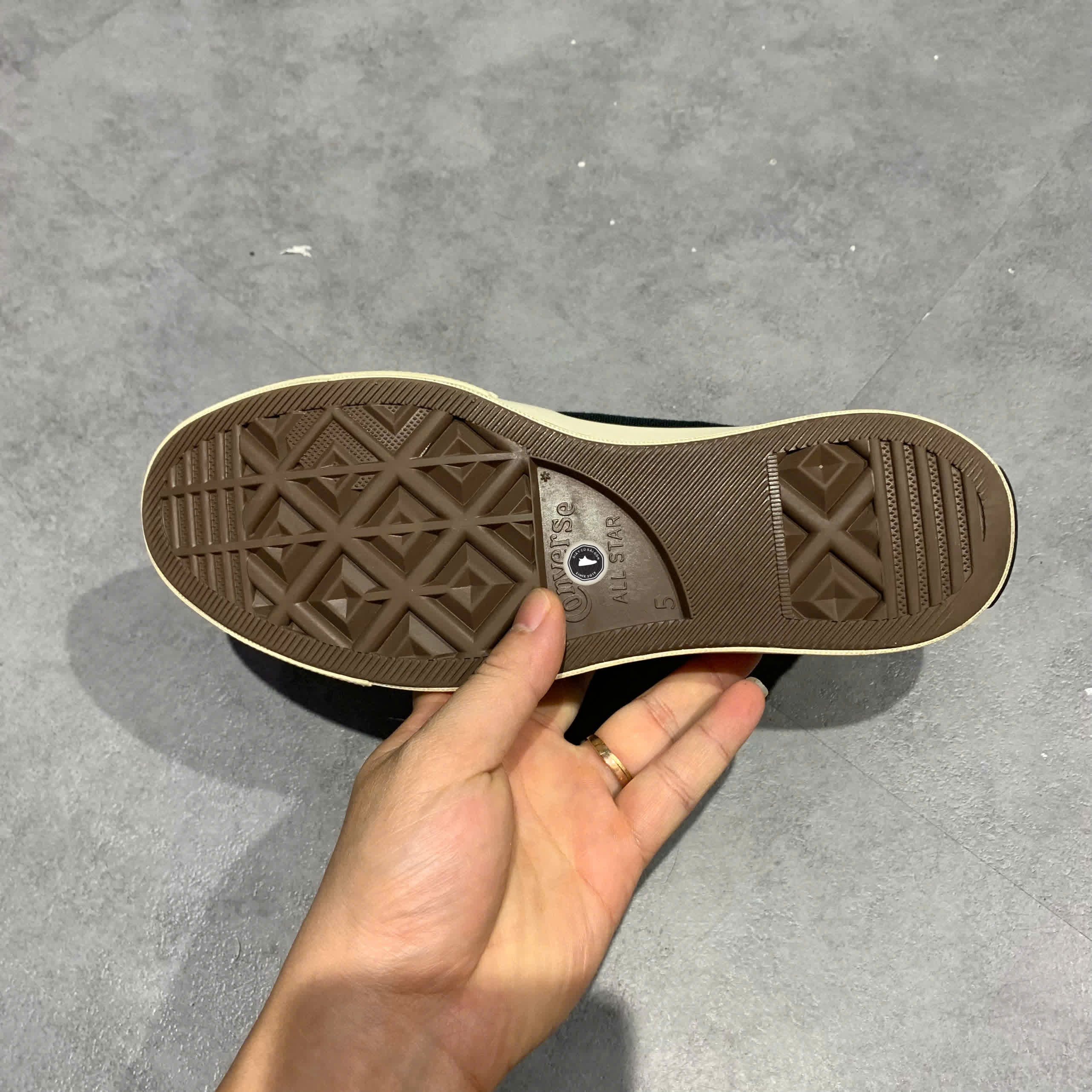 CHUCK TAYLOR ALL STAR 70 OX BLACK 162058C – SIZE 37.5 GIÀY 2HAND CHÍNH HÃNG – PVN20247