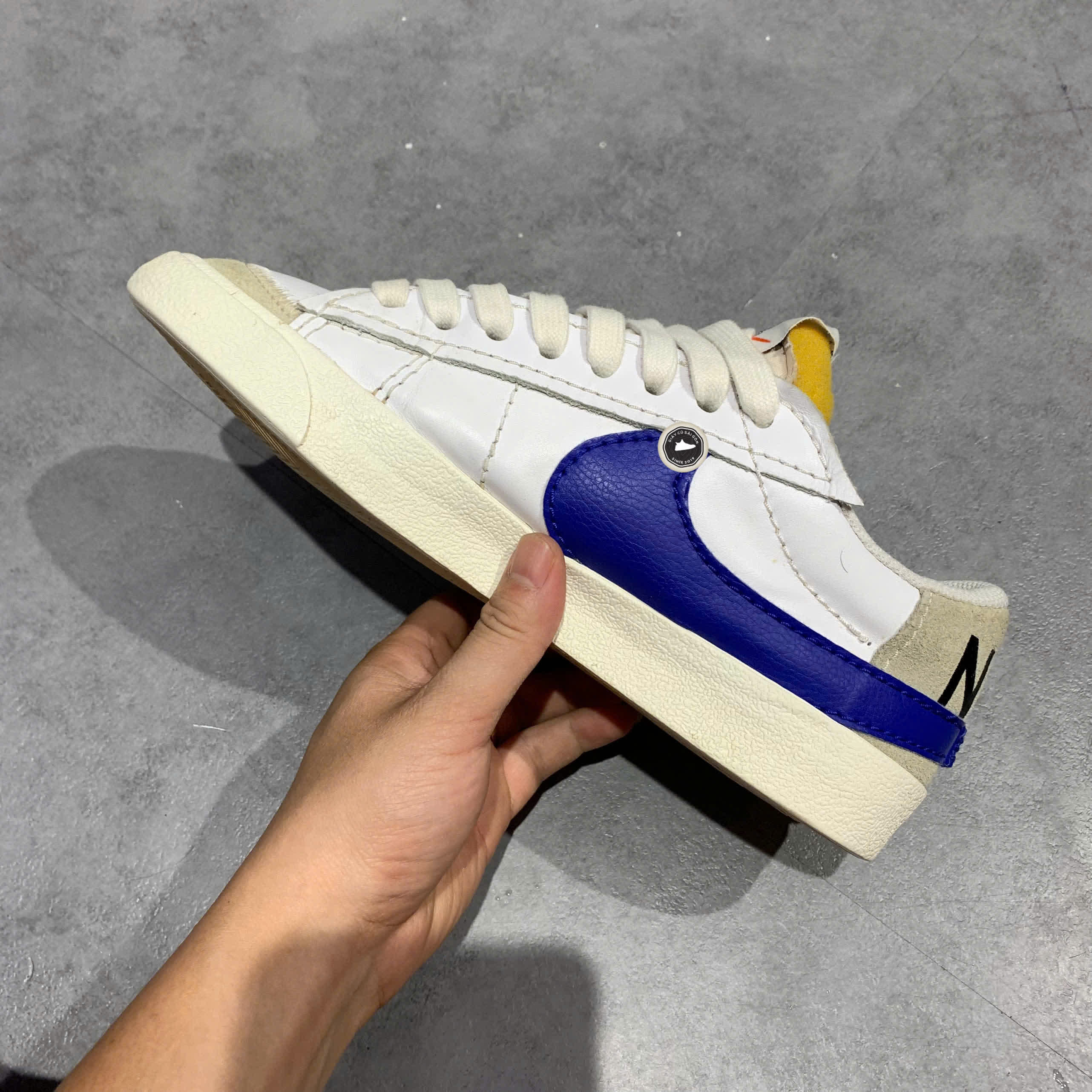 NIKE BLAZER LOW ’77 JUMBO “WHITE / OLD ROYAL” DQ8768-100 SIZE 42 ½ GIÀY 2HAND CHÍNH HÃNG PVN19972
