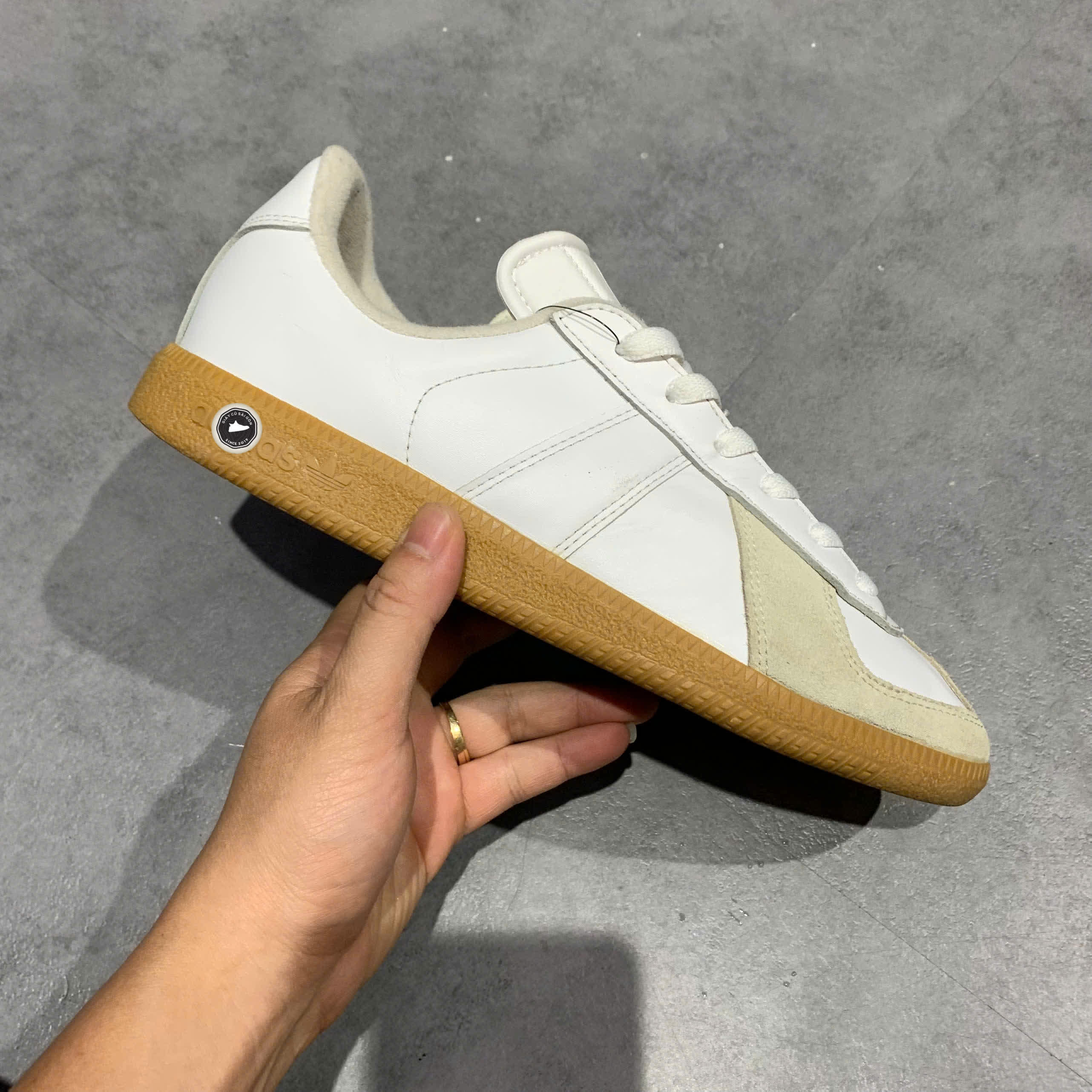 ADIDAS BW ARMY “FOOTWEAR WHITE / CHALK WHITE” BZ0579 SIZE 42 GIÀY 2HAND CHÍNH HÃNG PVN19954