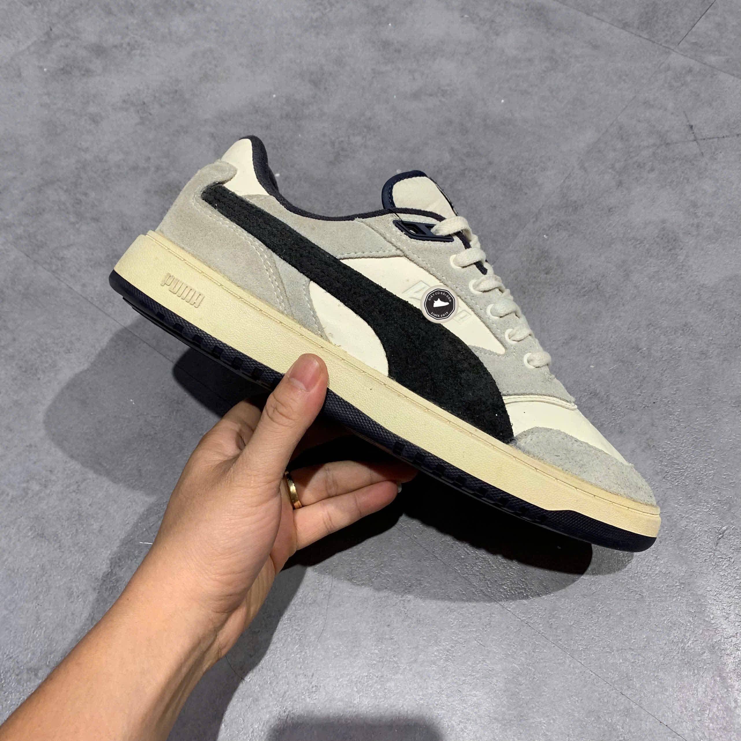 PUMA DOUBLECOURT PRM ‘WARM WHITE / NEW NAVY’ 393283-03 SIZE 42.5 GIÀY 2HAND CHÍNH HÃNG PVN19963