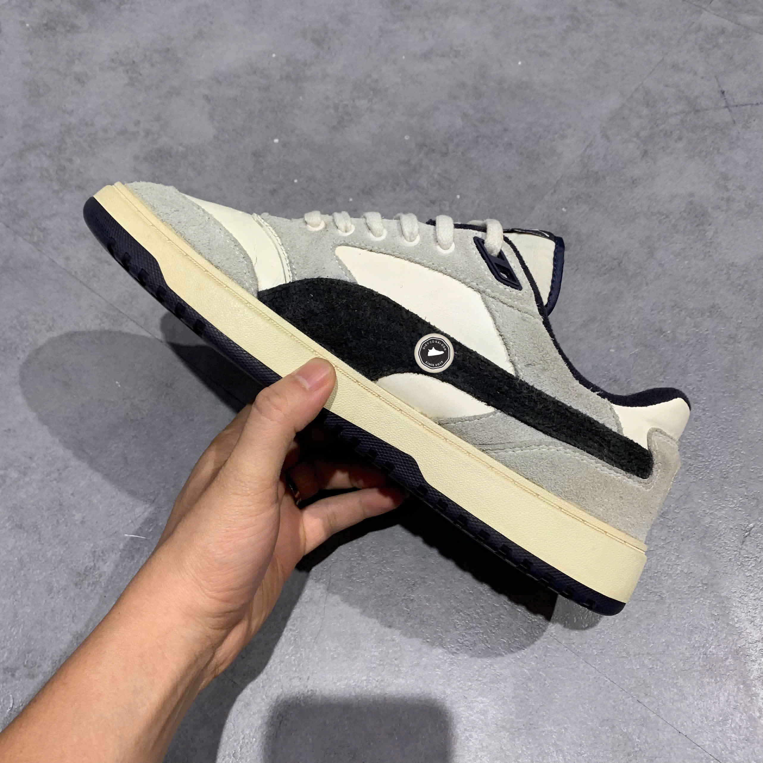 PUMA DOUBLECOURT PRM ‘WARM WHITE / NEW NAVY’ 393283-03 SIZE 42.5 GIÀY 2HAND CHÍNH HÃNG PVN19963