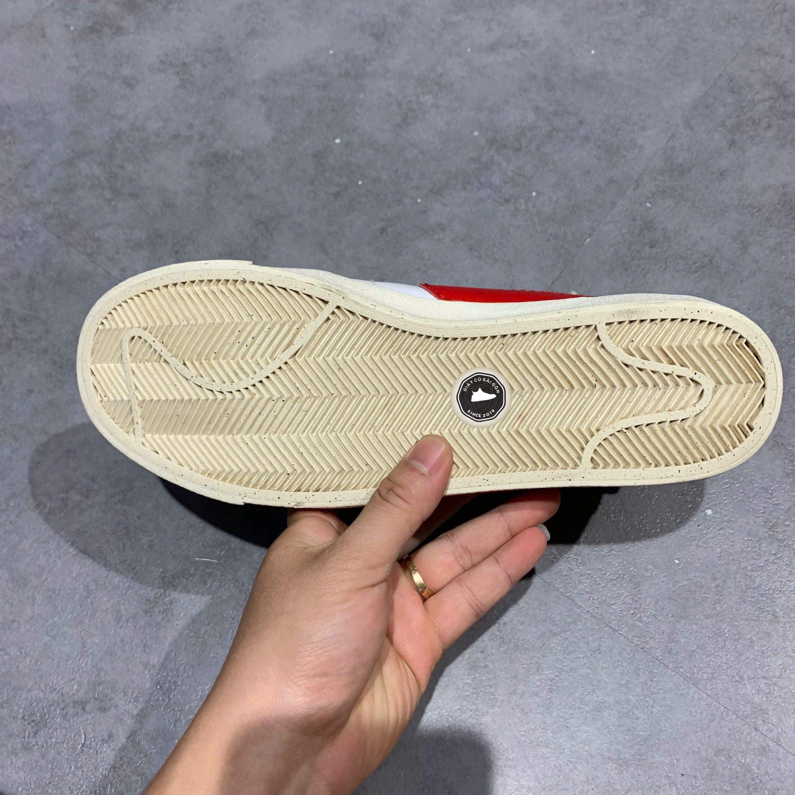 NIKE BLAZER LOW ’77 JUMBO “WHITE / PHOTON DUST / UNIVERSITY RED” DQ8769-100 SIZE 42 GIÀY 2HAND CHÍNH HÃNG PVN19931