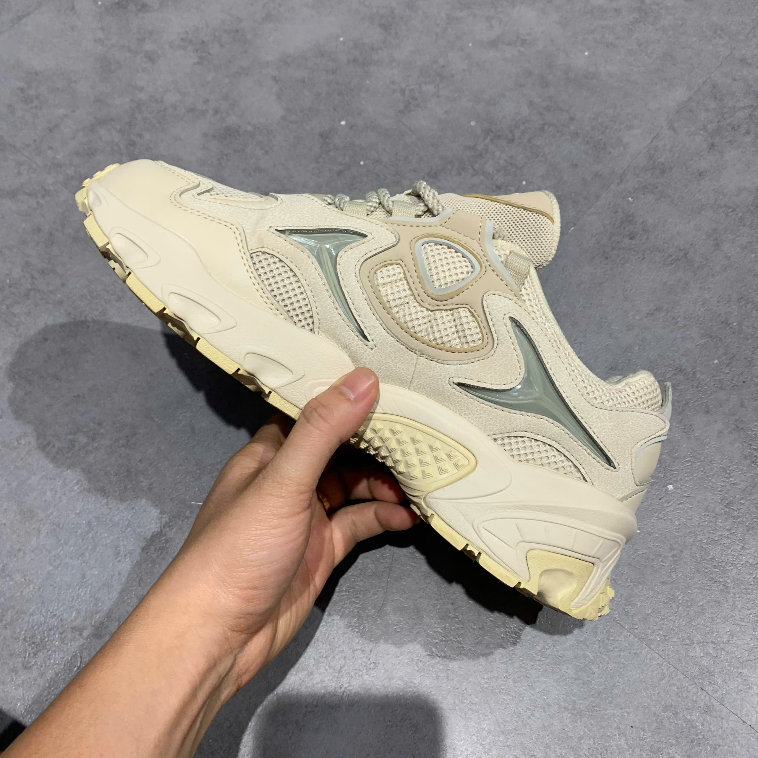 FILA T12M321601ABA SIZE 42 GIÀY 2HAND CHÍNH HÃNG PVN20096