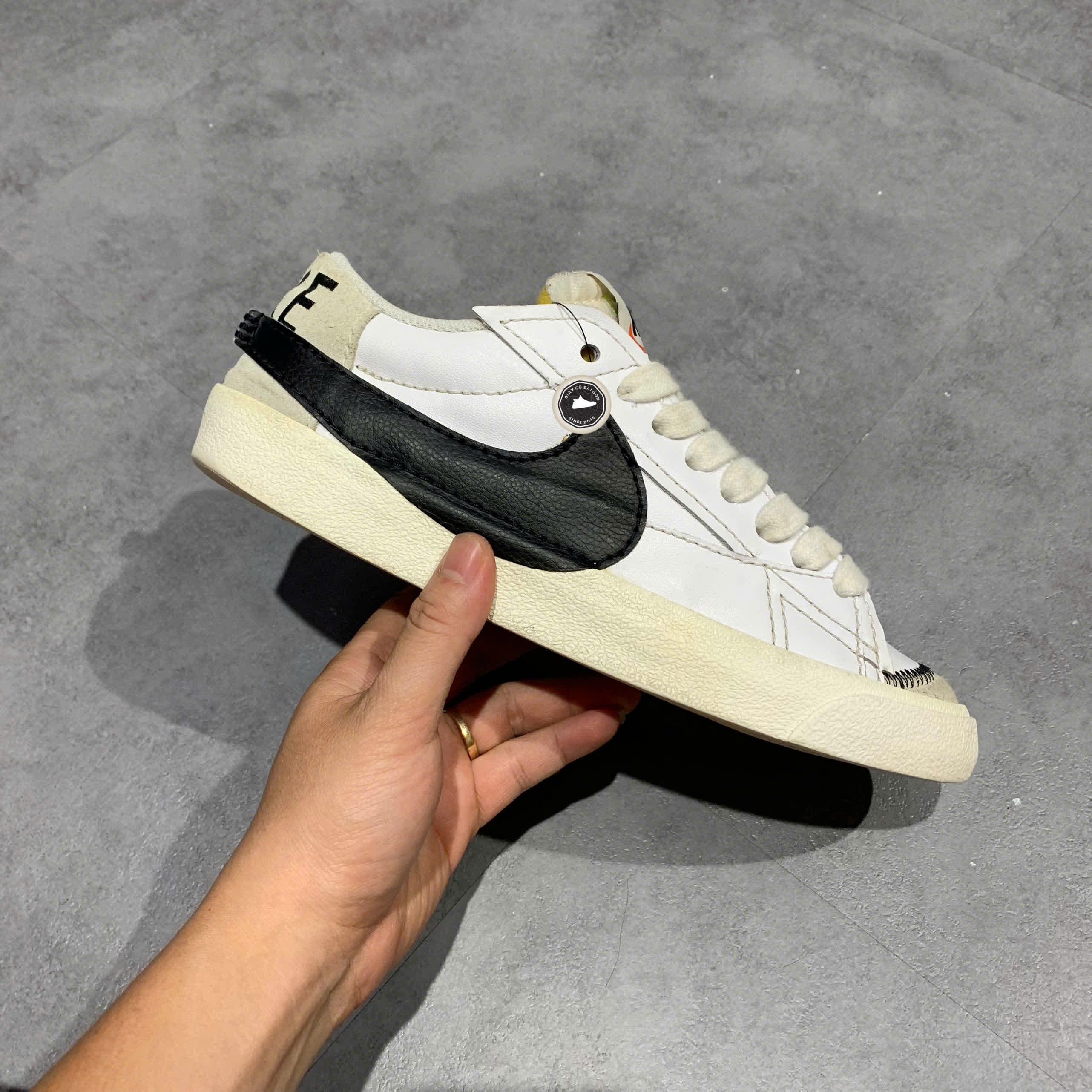 NIKE BLAZER LOW ’77 JUMBO ‘WHITE/BLACK/SAIL’ DN2158-101 SIZE 42.5 GIÀY 2HAND CHÍNH HÃNG PVN19985