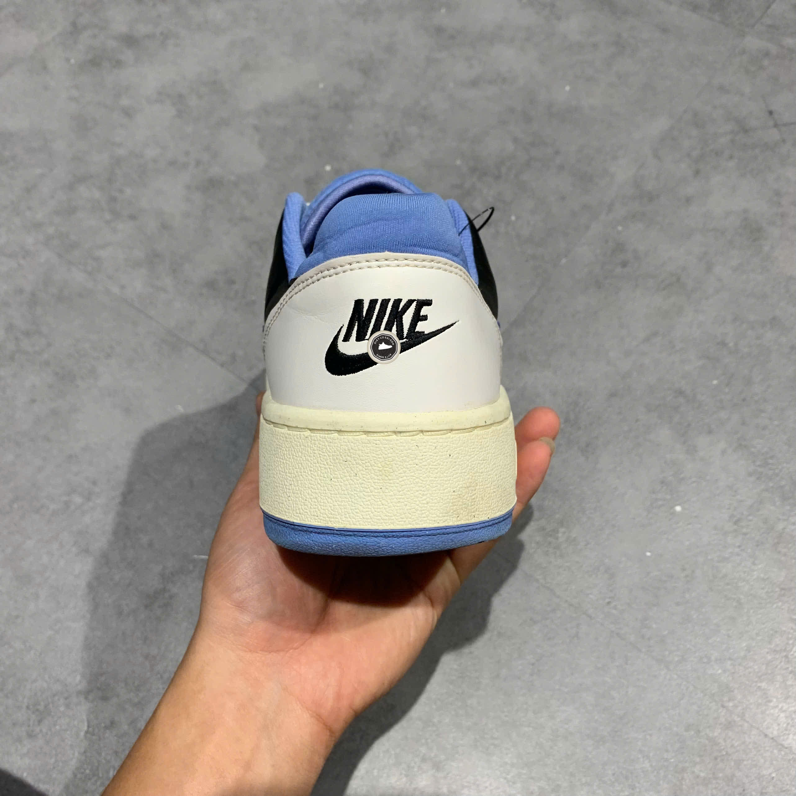 NIKE FULL FORCE LOW ‘POLAR BLUE / WHITE / BLACK / SAIL’ FB1362-100 SIZE 42.5 GIÀY 2HAND CHÍNH HÃNG PVN20023