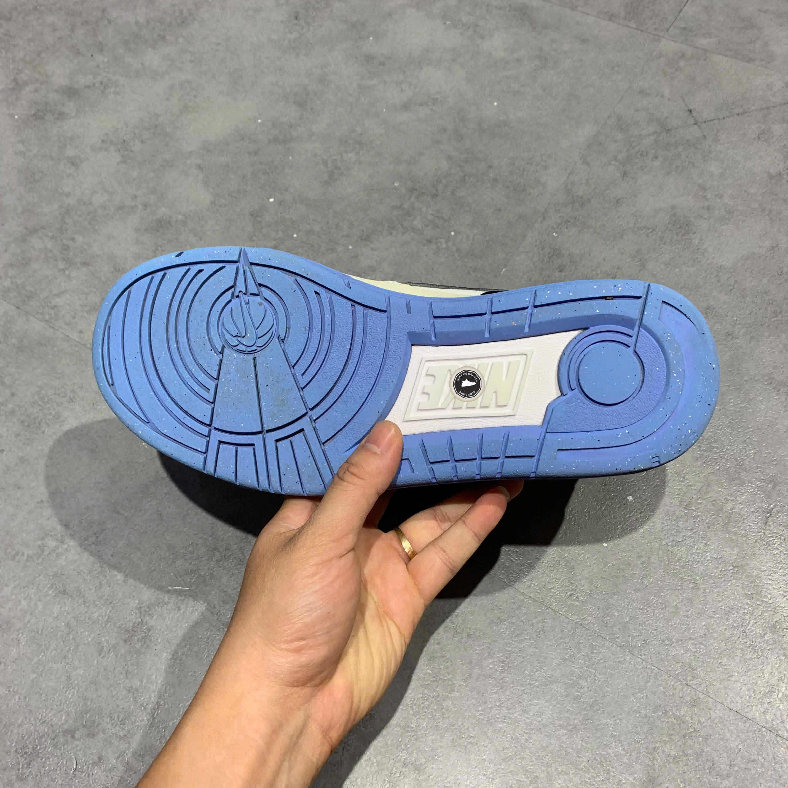 NIKE FULL FORCE LOW ‘POLAR BLUE / WHITE / BLACK / SAIL’ FB1362-100 SIZE 42.5 GIÀY 2HAND CHÍNH HÃNG PVN20023