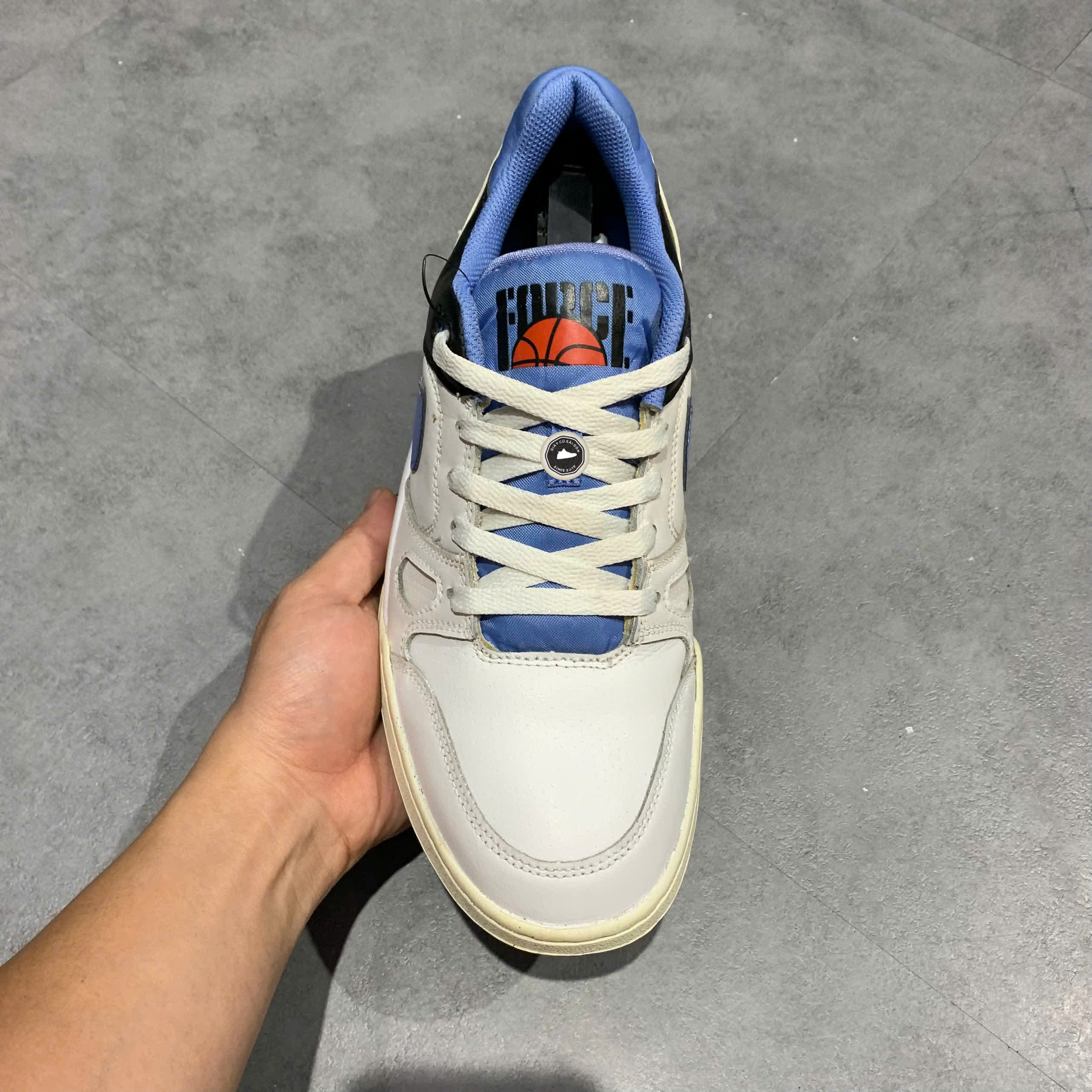 NIKE FULL FORCE LOW ‘POLAR BLUE / WHITE / BLACK / SAIL’ FB1362-100 SIZE 42.5 GIÀY 2HAND CHÍNH HÃNG PVN20023