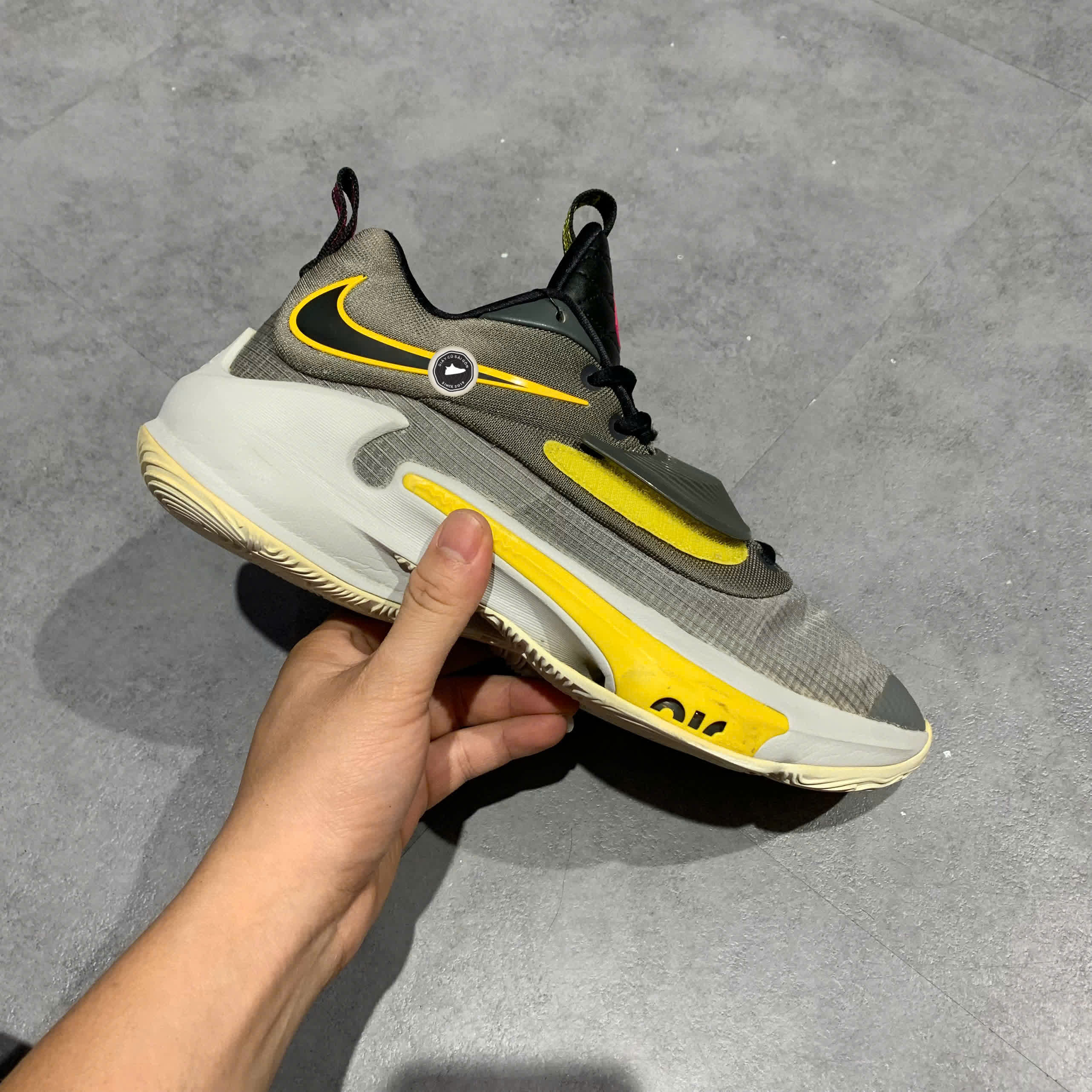 NIKE ZOOM FREAK 3 ‘LOW BATTERY’ DA0695-006 SIZE 42.5 GIÀY 2HAND CHÍNH HÃNG PVN20082