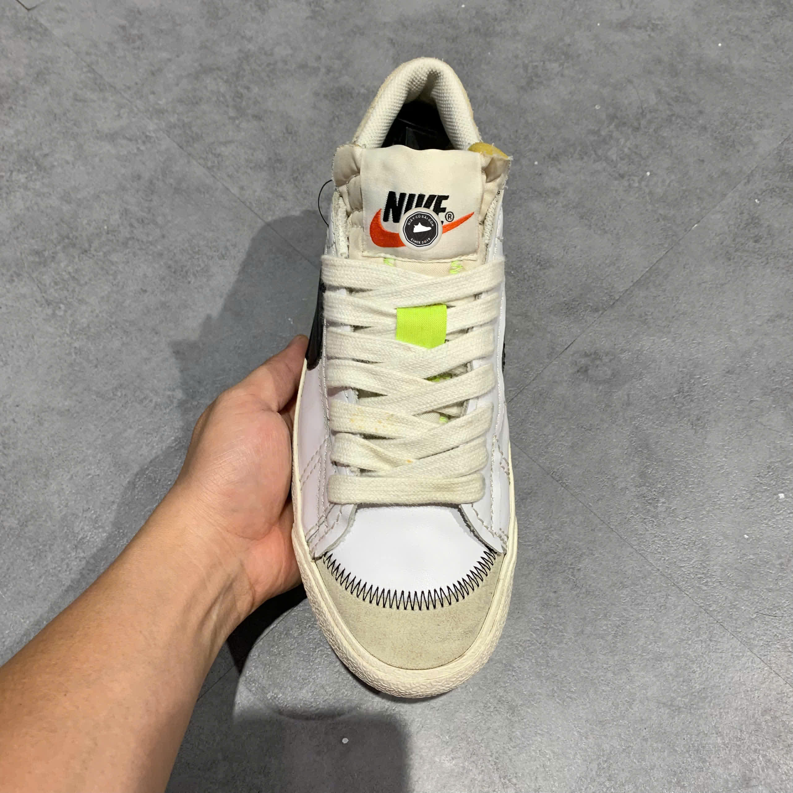 ChatGPT said:  NIKE BLAZER LOW ’77 JUMBO WHITE / BLACK / SAIL DN2158-101 SIZE 42 GIÀY 2HAND CHÍNH HÃNG PVN20022