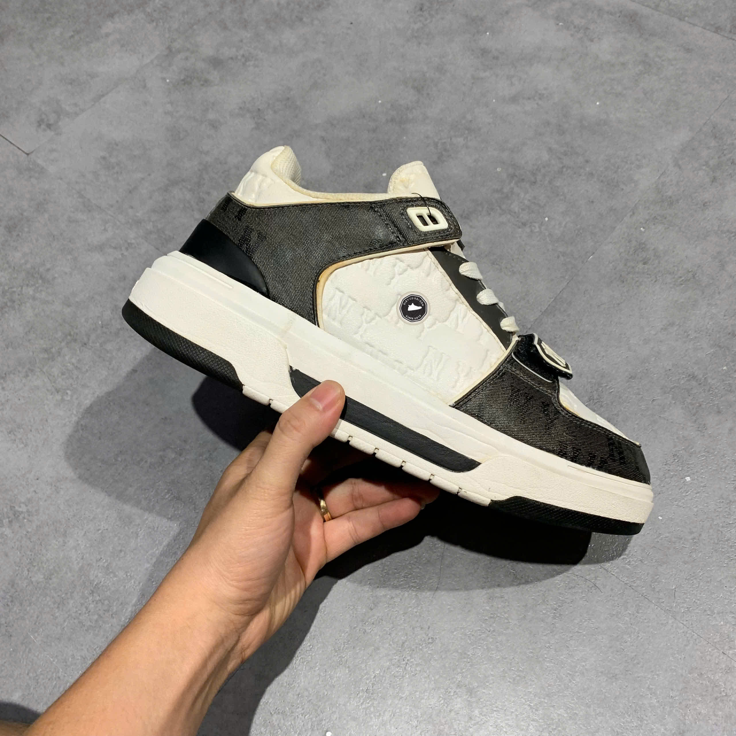 MLB CHUNKY LINER MID CLASSIC MONOGRAM NY YANKEES 3ASXCMM4N SIZE 42 GIÀY 2HAND CHÍNH HÃNG PVN19961