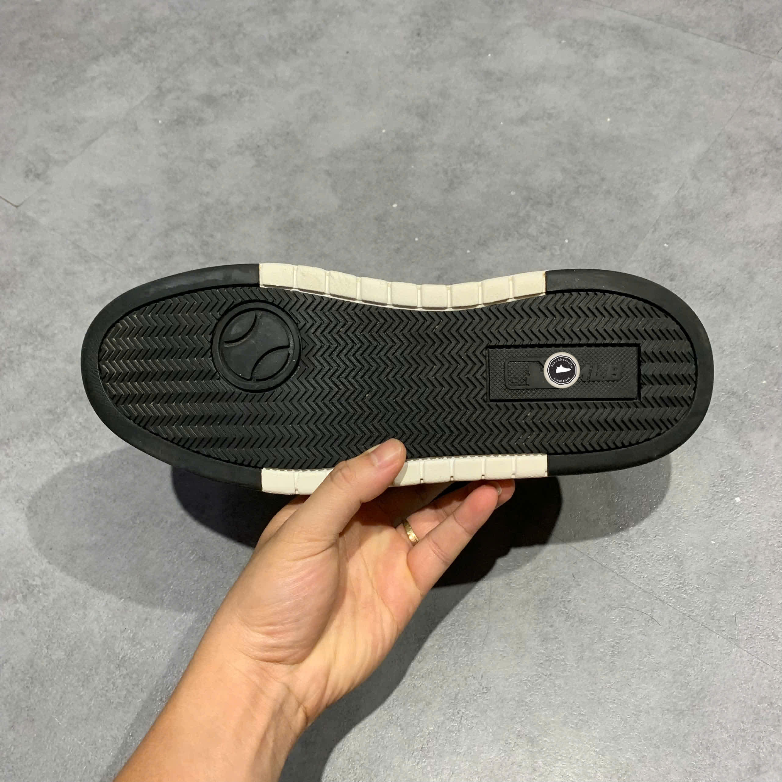 MLB CHUNKY LINER MID CLASSIC MONOGRAM NY YANKEES 3ASXCMM4N SIZE 42 GIÀY 2HAND CHÍNH HÃNG PVN19961