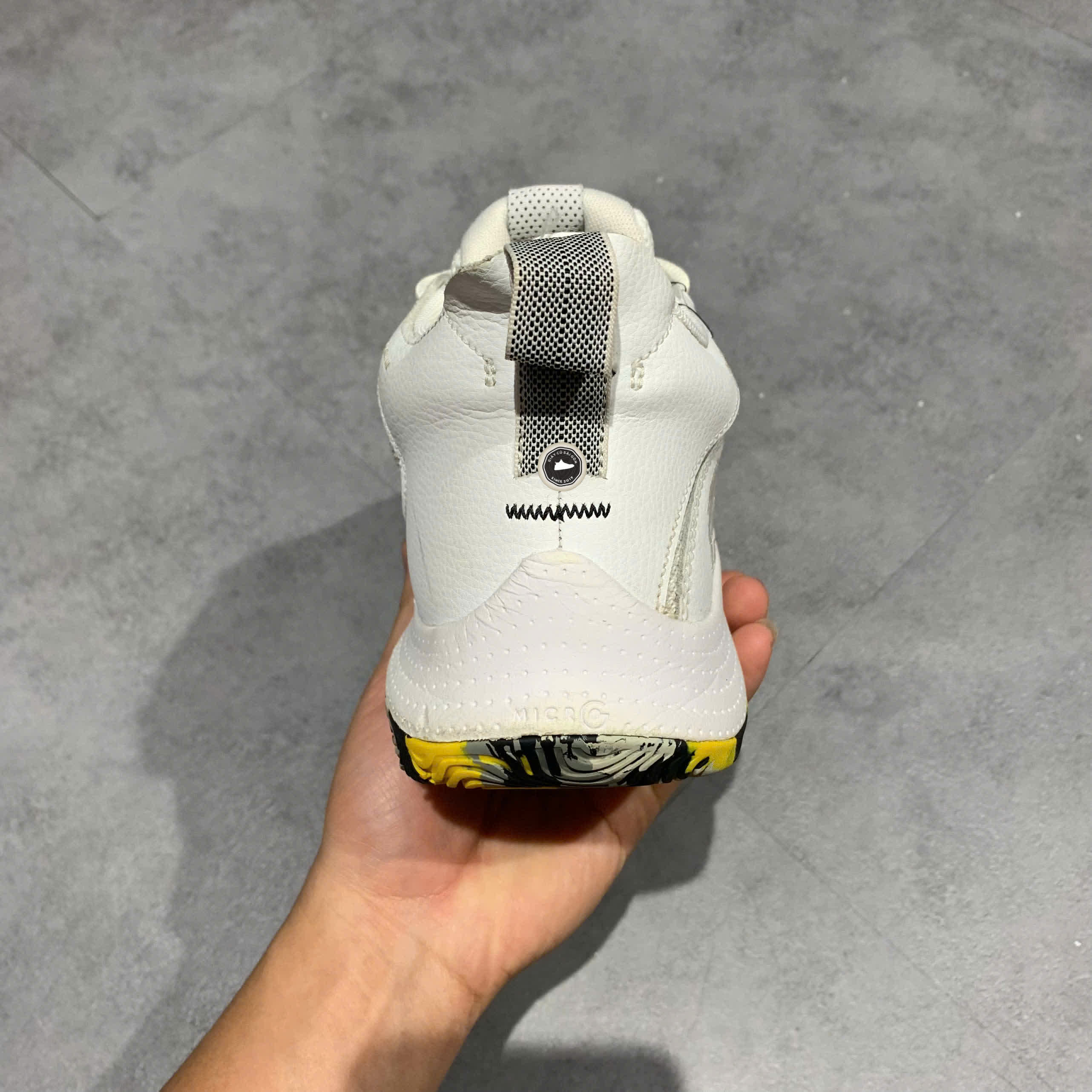 UNDER ARMOUR 3Z5 ‘WHITE’ 3023087-105 SIZE 42.5 GIÀY 2HAND CHÍNH HÃNG PVN20029