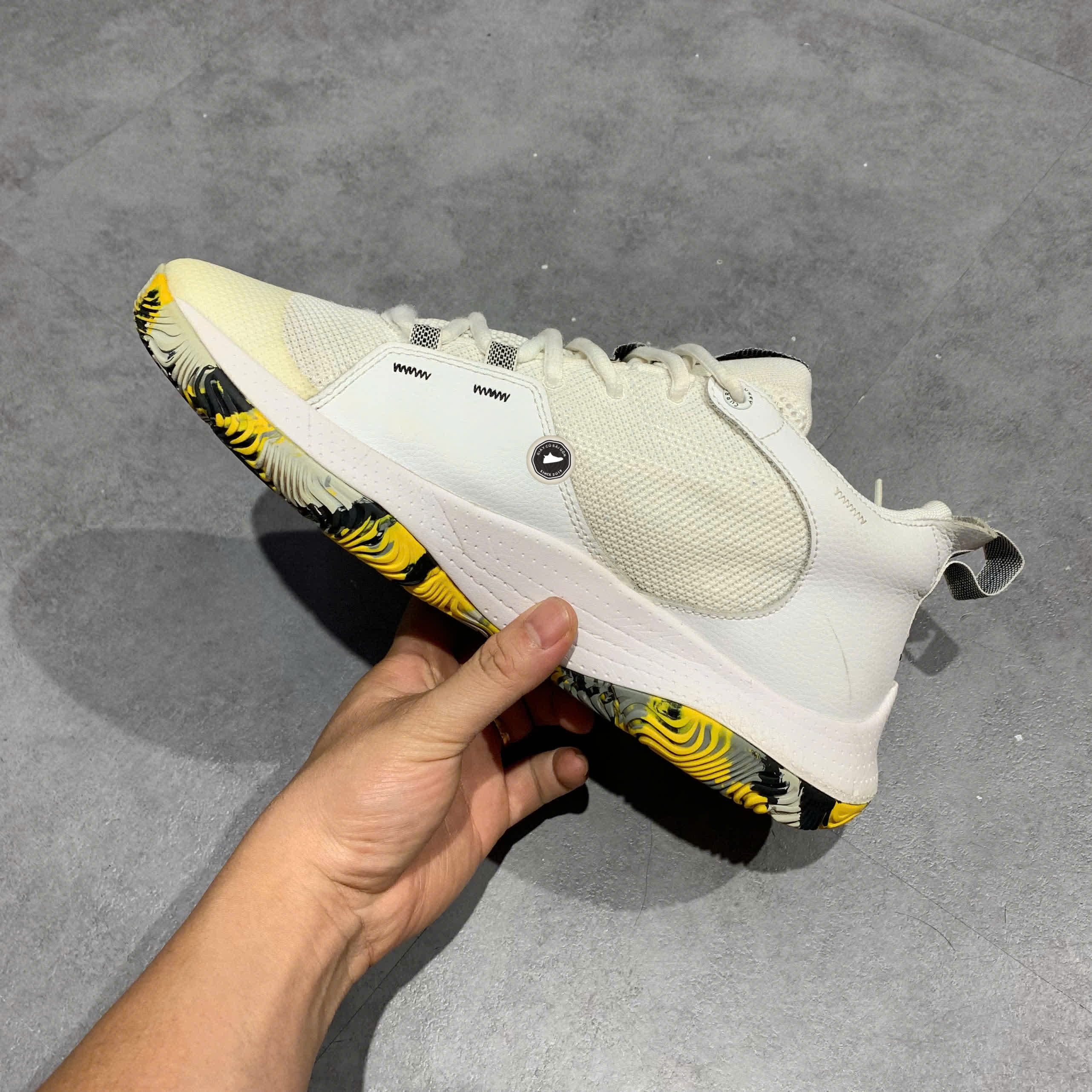 UNDER ARMOUR 3Z5 ‘WHITE’ 3023087-105 SIZE 42.5 GIÀY 2HAND CHÍNH HÃNG PVN20029