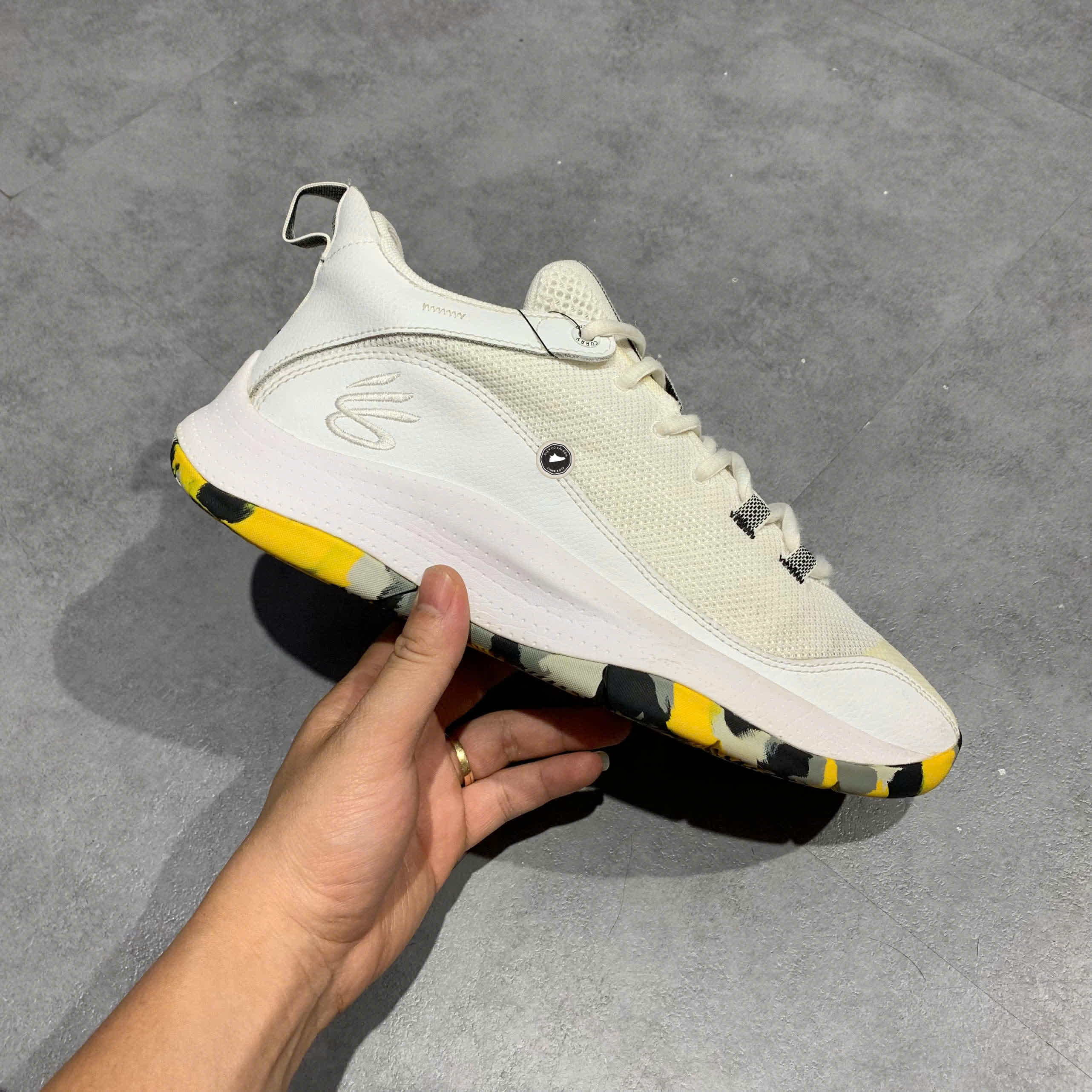 UNDER ARMOUR 3Z5 ‘WHITE’ 3023087-105 SIZE 42.5 GIÀY 2HAND CHÍNH HÃNG PVN20029