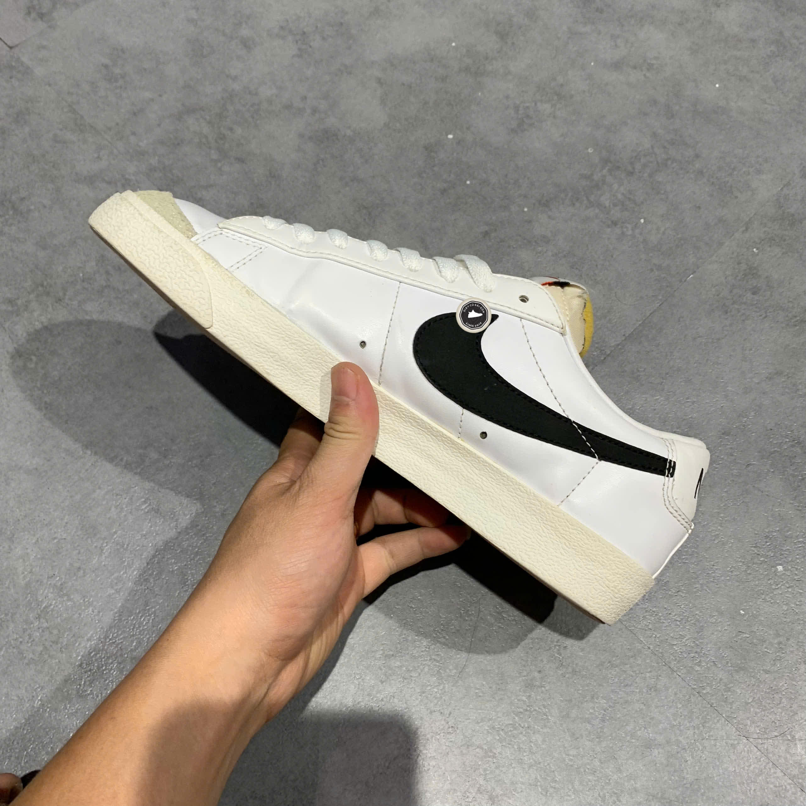 NIKE BLAZER LOW ’77 VINTAGE – DA6364-101 SIZE 42.5 GIÀY 2HAND CHÍNH HÃNG PVN20020