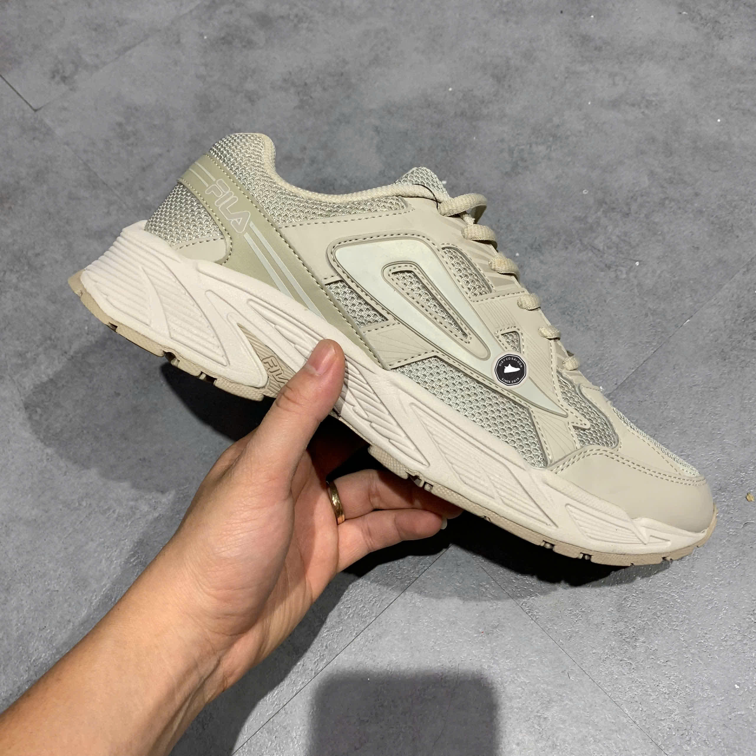 FILA DECIPHER BY VERDICT 1998 ‘WHITE’ 1RM01786E SIZE 43 GIÀY 2HAND CHÍNH HÃNG PVN20052