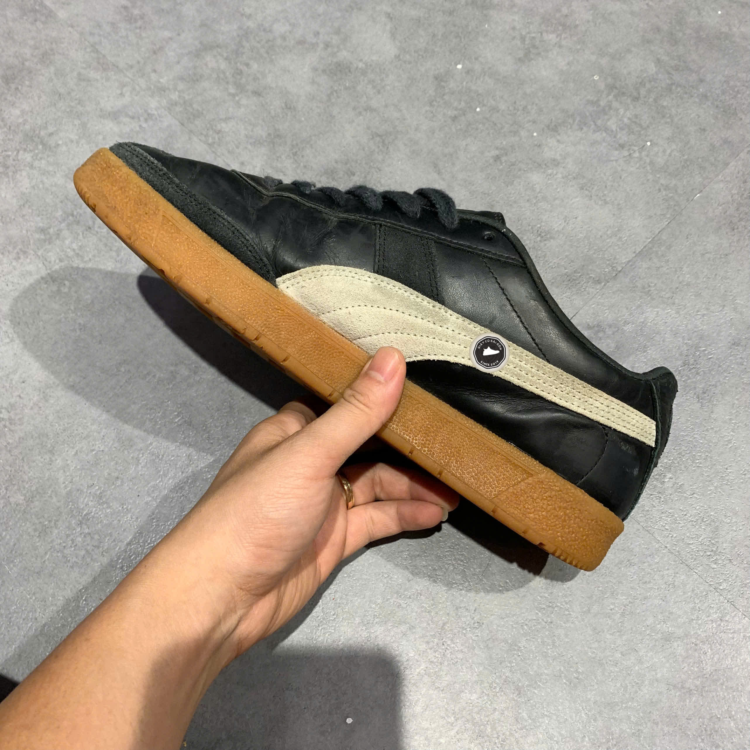 PUMA OSLO-CITY “BLACK / GUM” 374800-04 SIZE 43 GIÀY 2HAND CHÍNH HÃNG PVN20090