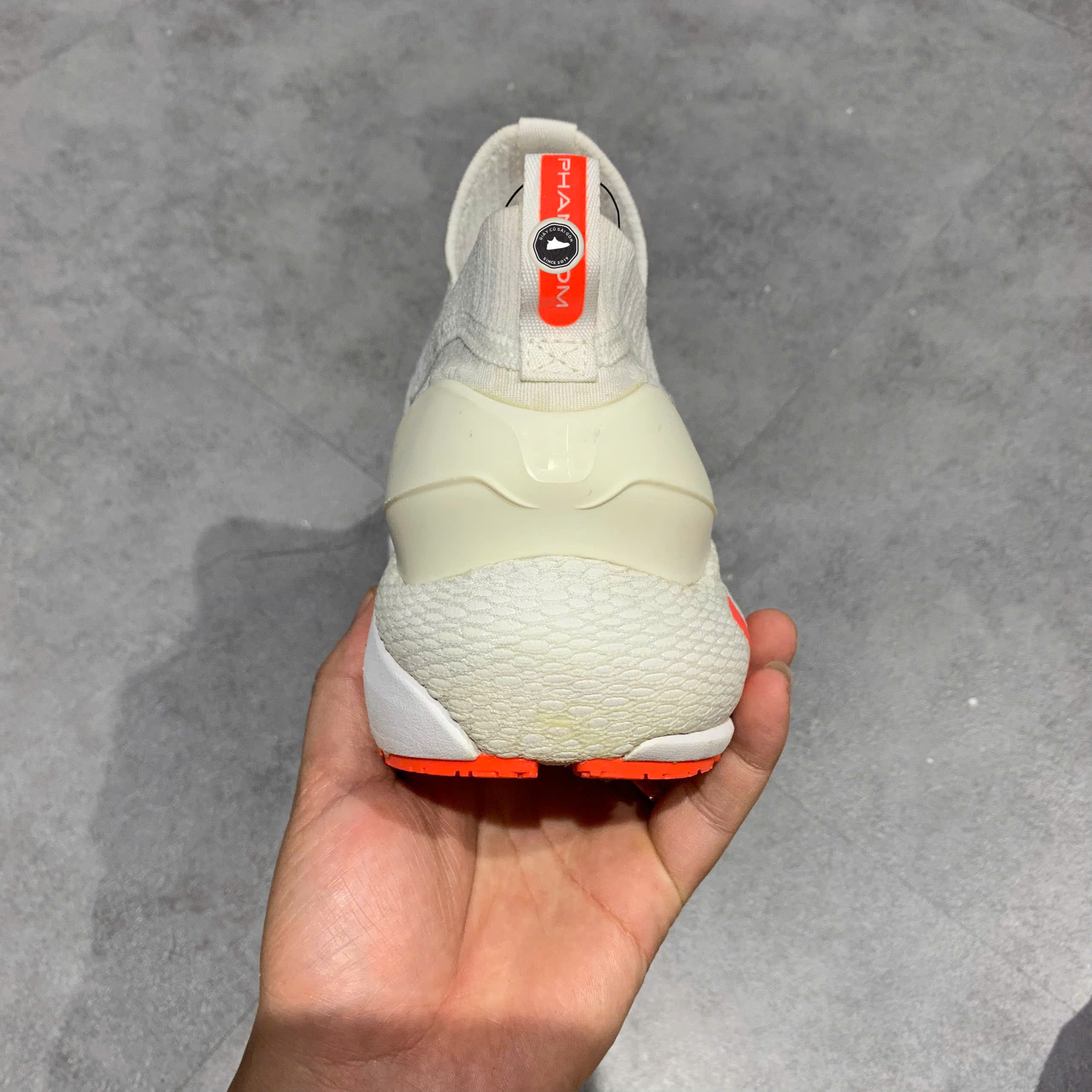 UNDER ARMOUR HOVR PHANTOM 2 SLIP – 3024806-100 SIZE 45 GIÀY 2HAND CHÍNH HÃNG PVN19991