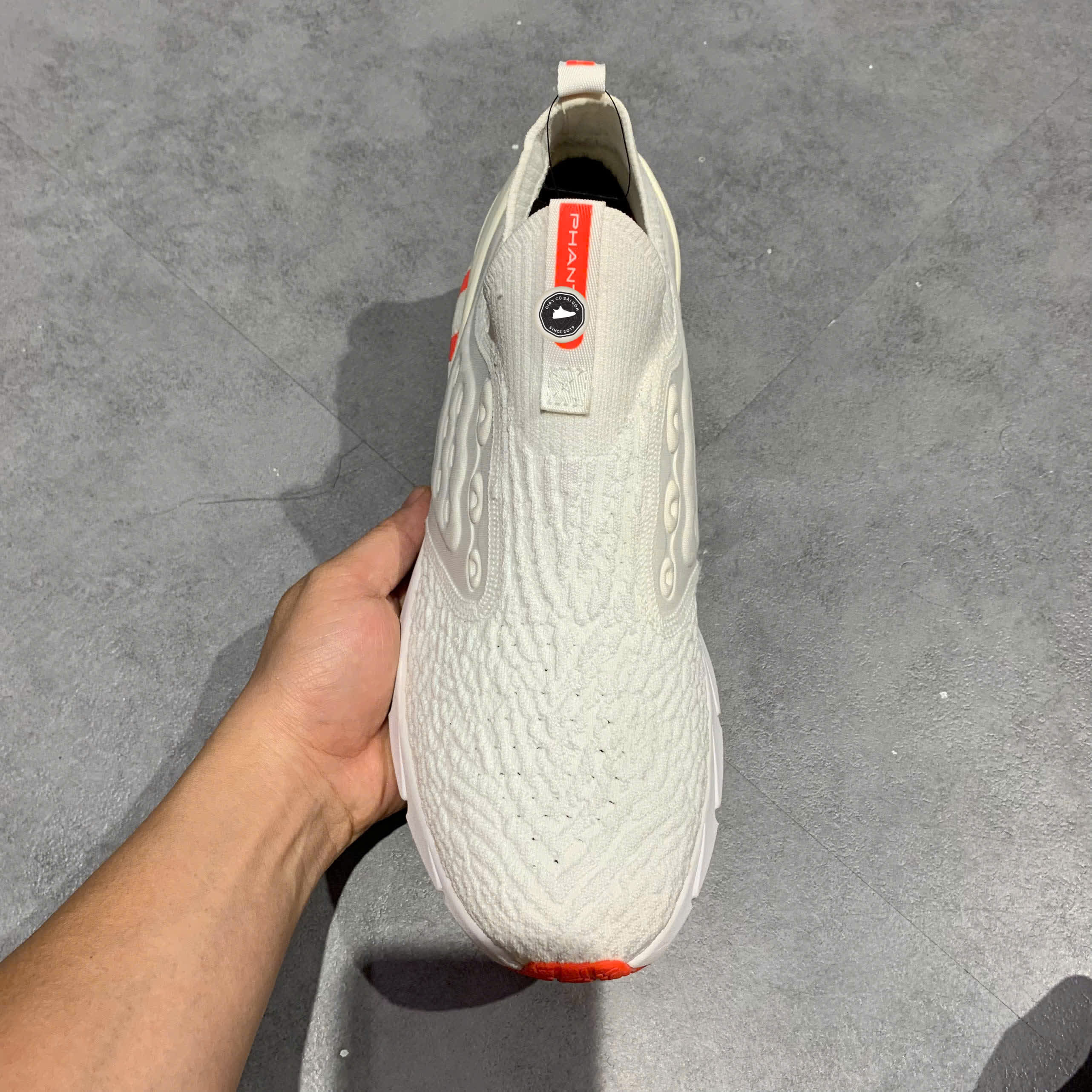 UNDER ARMOUR HOVR PHANTOM 2 SLIP – 3024806-100 SIZE 45 GIÀY 2HAND CHÍNH HÃNG PVN19991