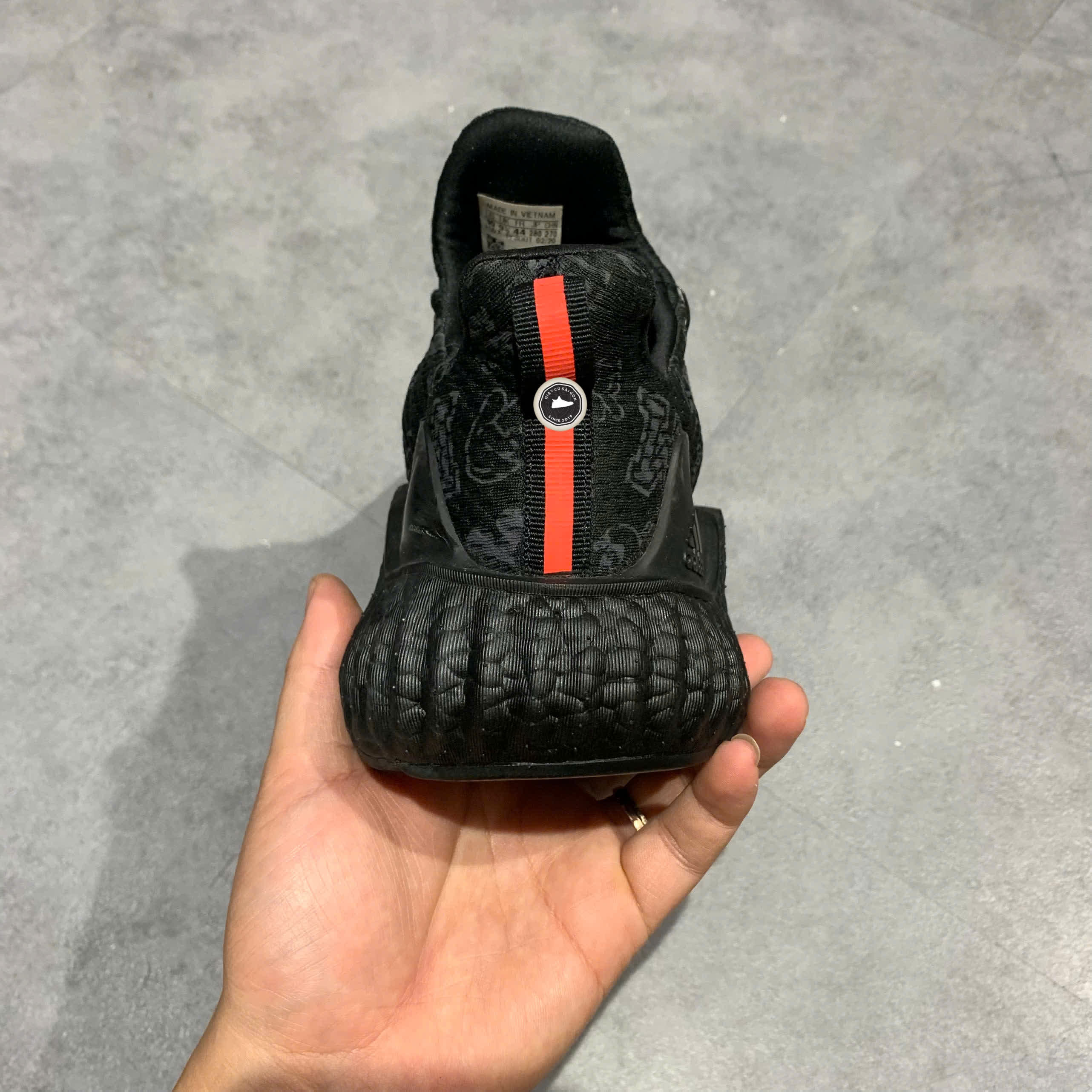 ADIDAS ALPHABOOST ‘MICKEY MOUSE’ FX7809 GIÀY SIZE 44 2HAND CHÍNH HÃNG PVN19926