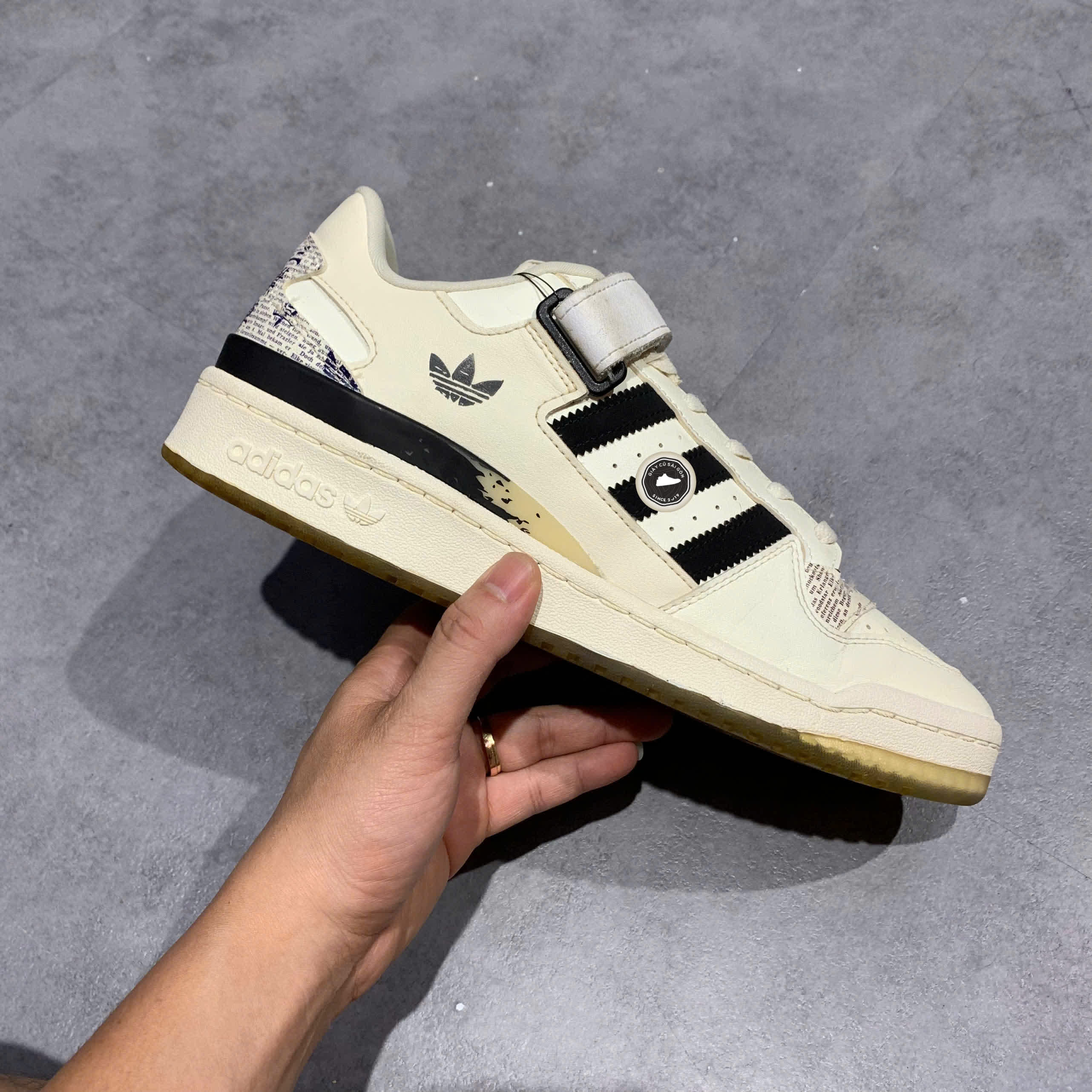 ADIDAS FORUM LOW ‘BLACK WHITE’ IG2998 SIZE 44 GIÀY 2HAND CHÍNH HÃNG PVN20001