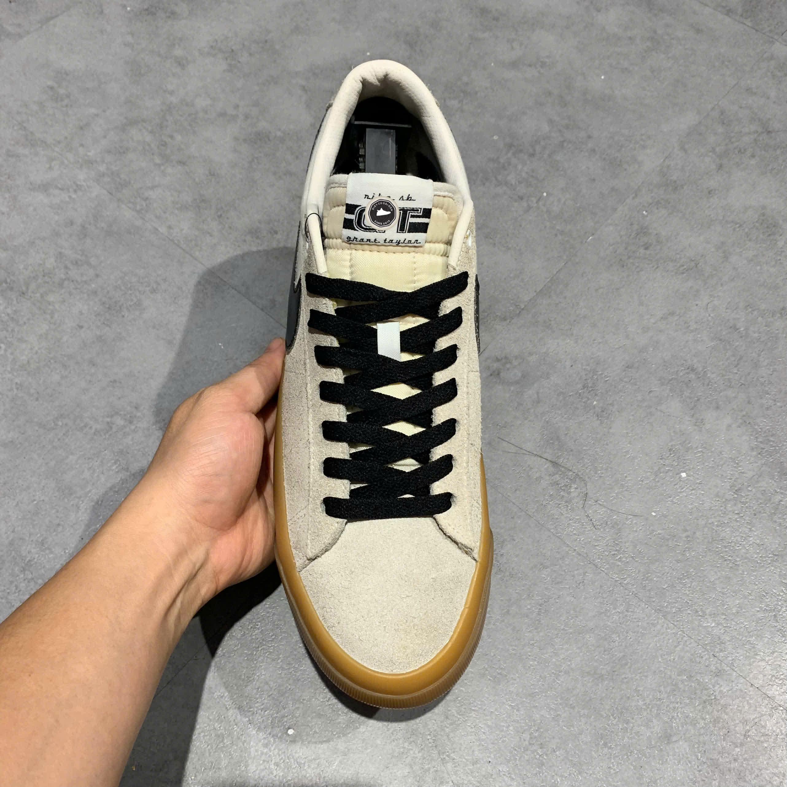 NIKE SB ZOOM BLAZER LOW PRO GT ‘WHITE BLACK’ DC7695 100 SIZE 44.5 GIÀY 2HAND CHÍNH HÃNG PVN20100