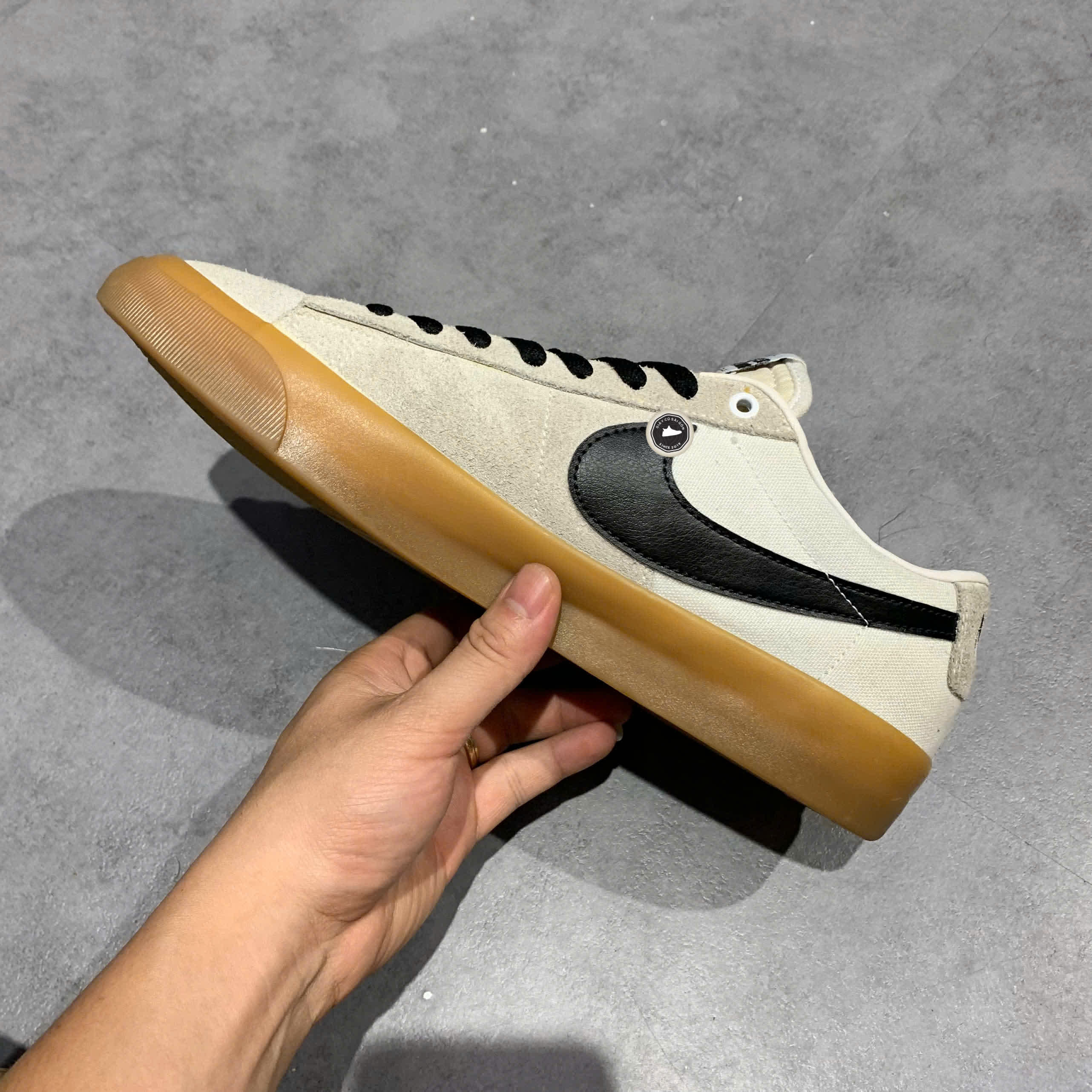 NIKE SB ZOOM BLAZER LOW PRO GT ‘WHITE BLACK’ DC7695 100 SIZE 44.5 GIÀY 2HAND CHÍNH HÃNG PVN20100