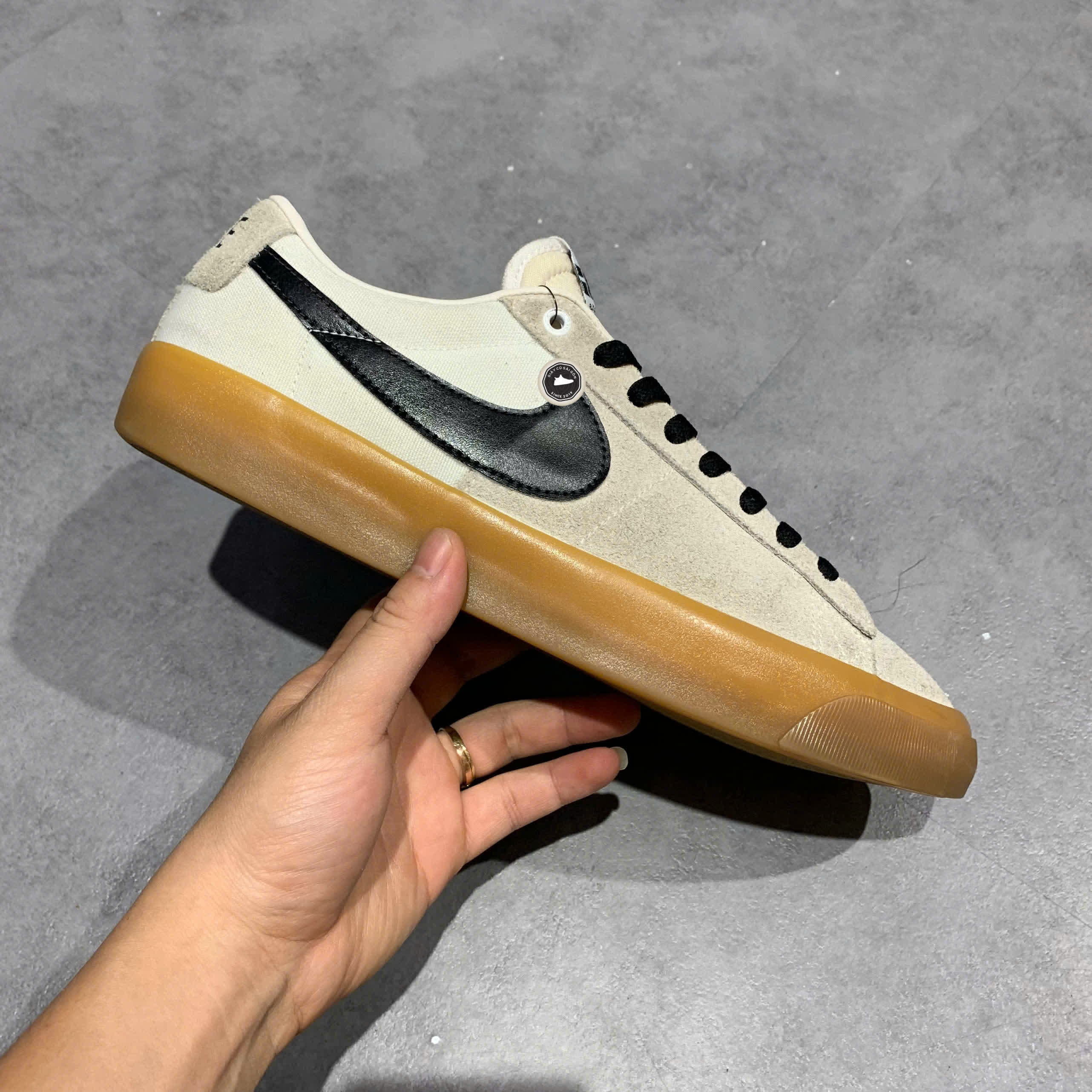 NIKE SB ZOOM BLAZER LOW PRO GT ‘WHITE BLACK’ DC7695 100 SIZE 44.5 GIÀY 2HAND CHÍNH HÃNG PVN20100