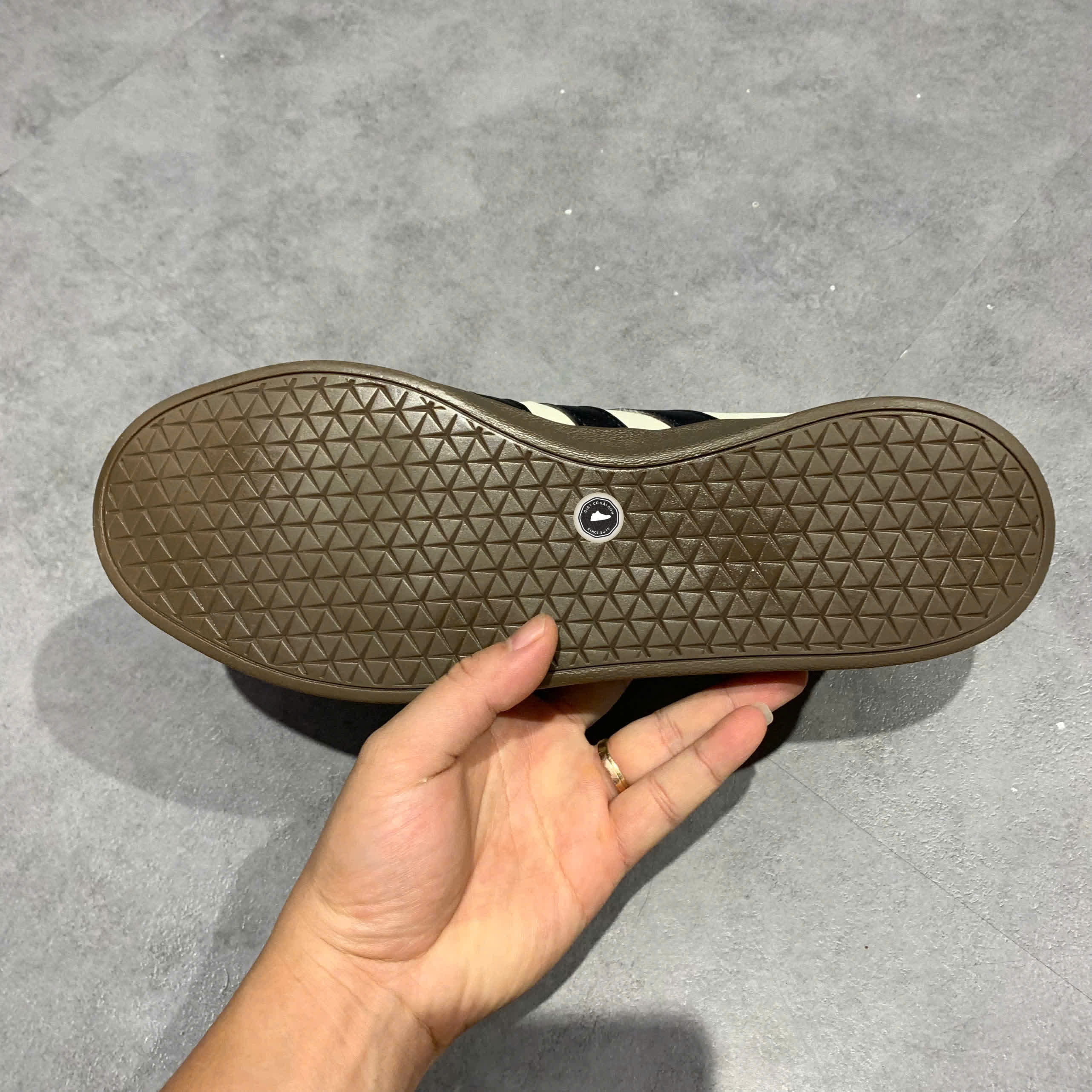 ADIDAS VL COURT 2.0 'CREAM WHITE / CORE BLACK / GUM' JI0497 SIZE 43 1/3 GIÀY 2HAND CHÍNH HÃNG PVN20056