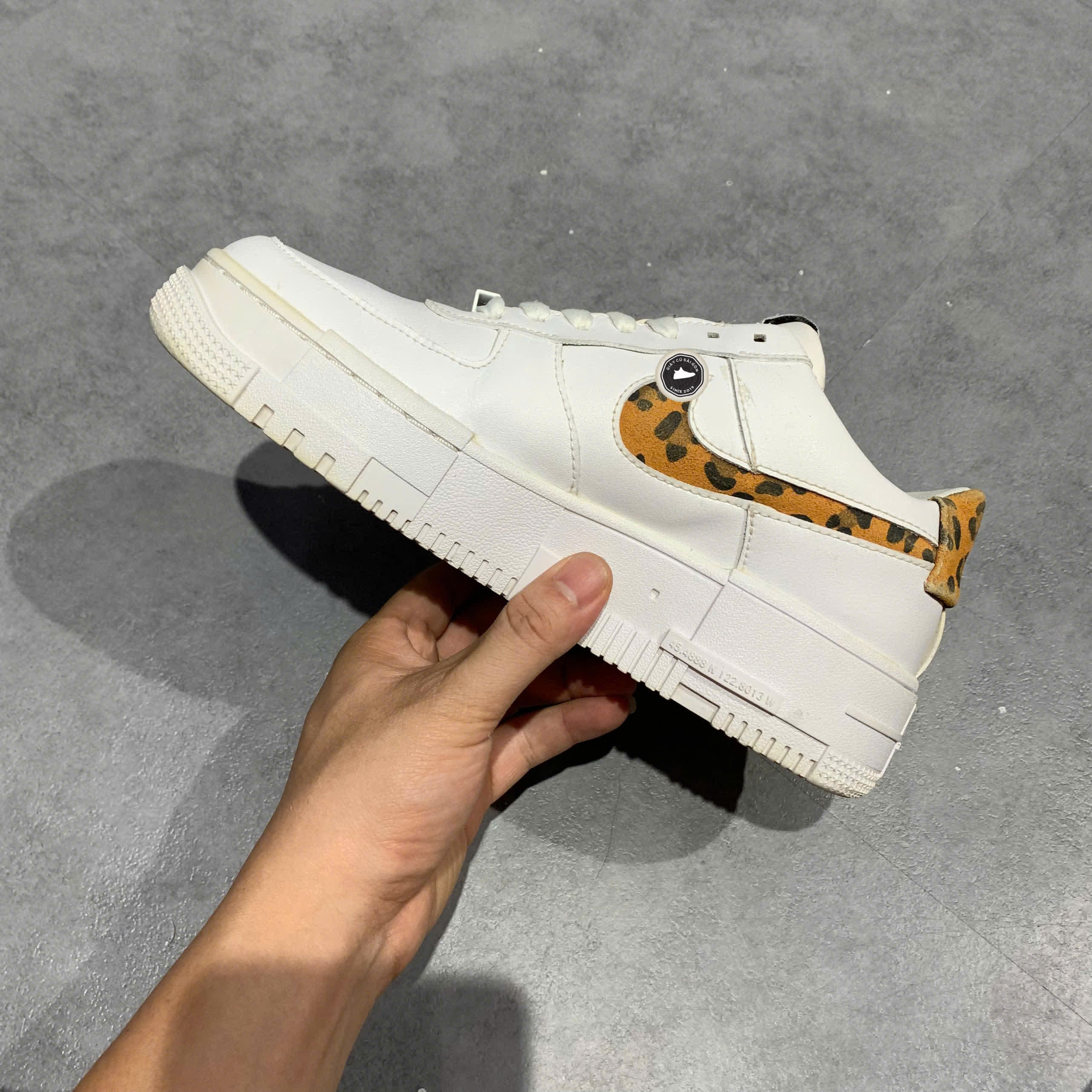 NIKE AIR FORCE 1 PIXEL SE 'LEOPARD PRINT' CV8481-100 SIZE 39 GIÀY 2HAND CHÍNH HÃNG PVN20184