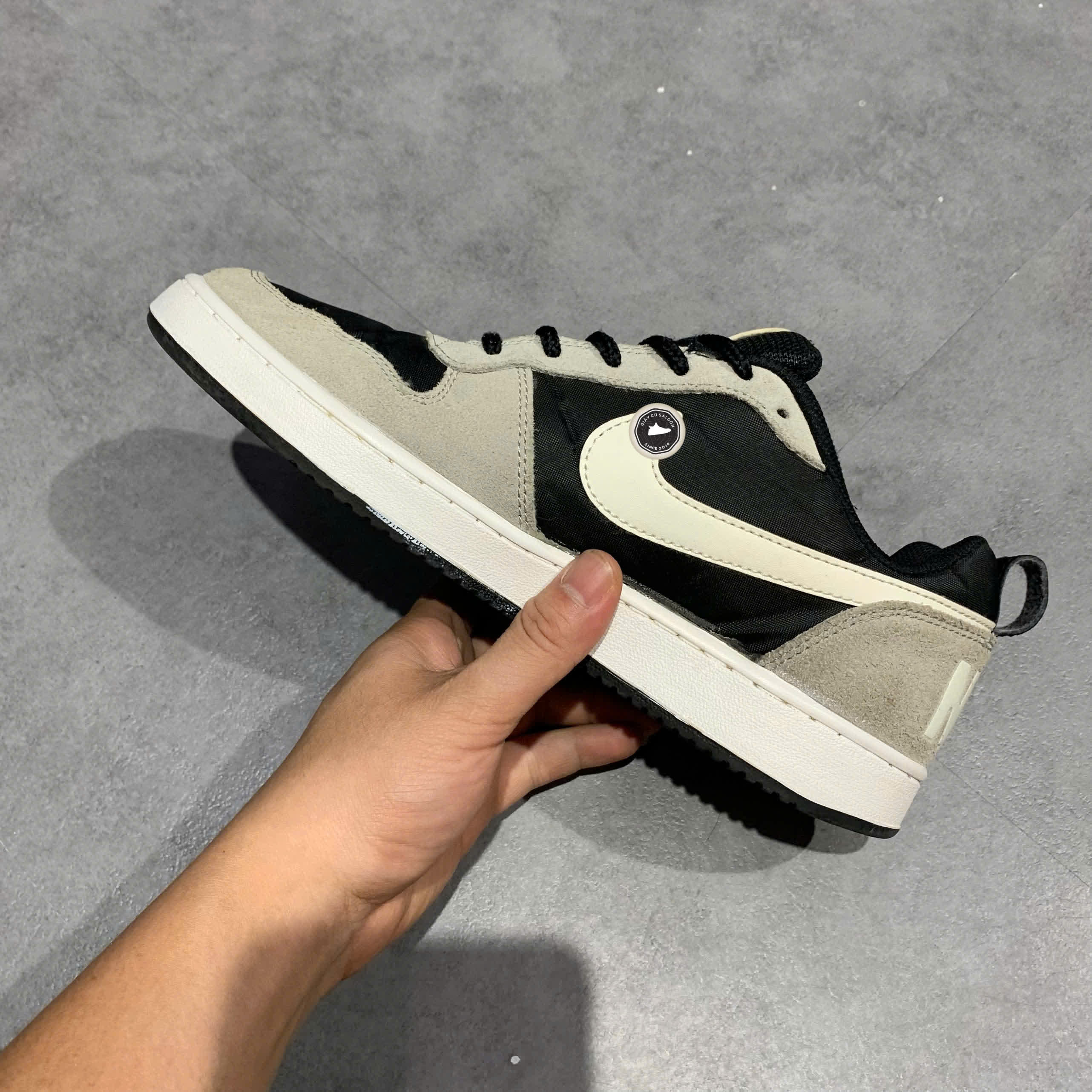 NIKE COURT BOROUGH LOW PREMIUM 'BLACK GREY SAIL' 844881-005 SIZE 40.5 GIÀY 2HAND CHÍNH HÃNG PVN19989