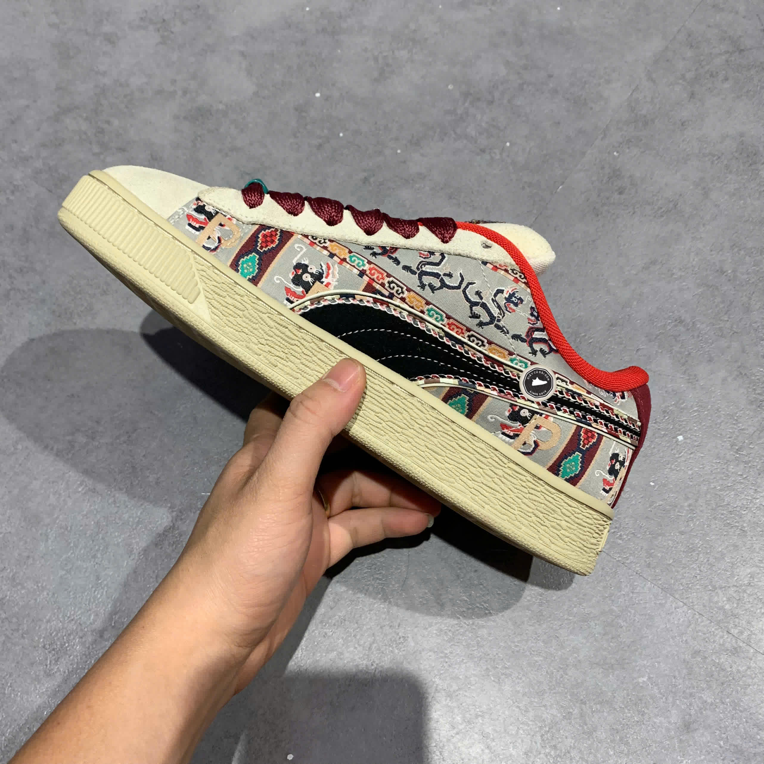 PUMA SUEDES XL BZ 'YEAR OF THE DRAGON' 397197-01 SIZE 40 GIÀY 2HAND CHÍNH HÃNG PVN20077