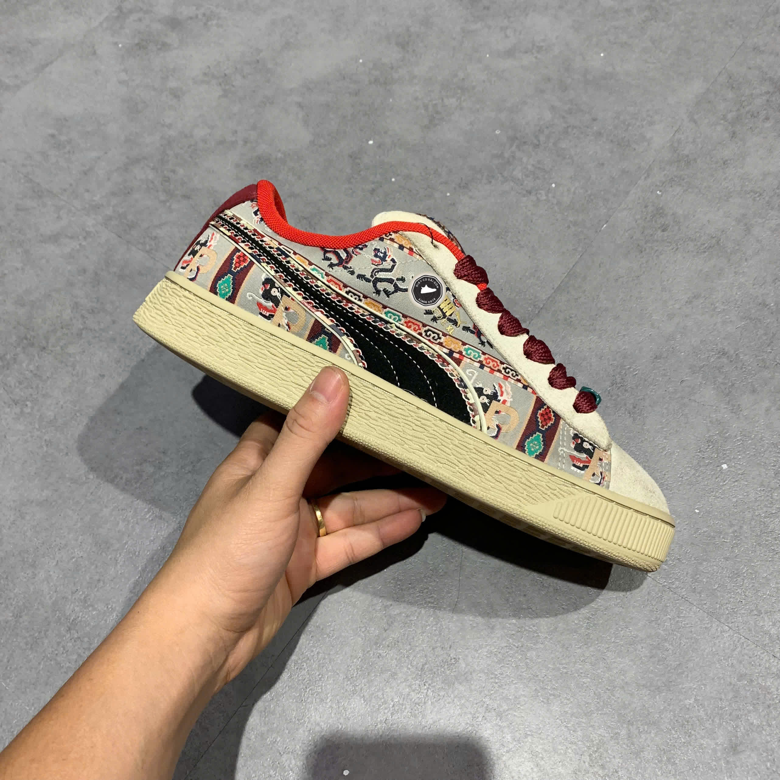 PUMA SUEDES XL BZ 'YEAR OF THE DRAGON' 397197-01 SIZE 40 GIÀY 2HAND CHÍNH HÃNG PVN20077