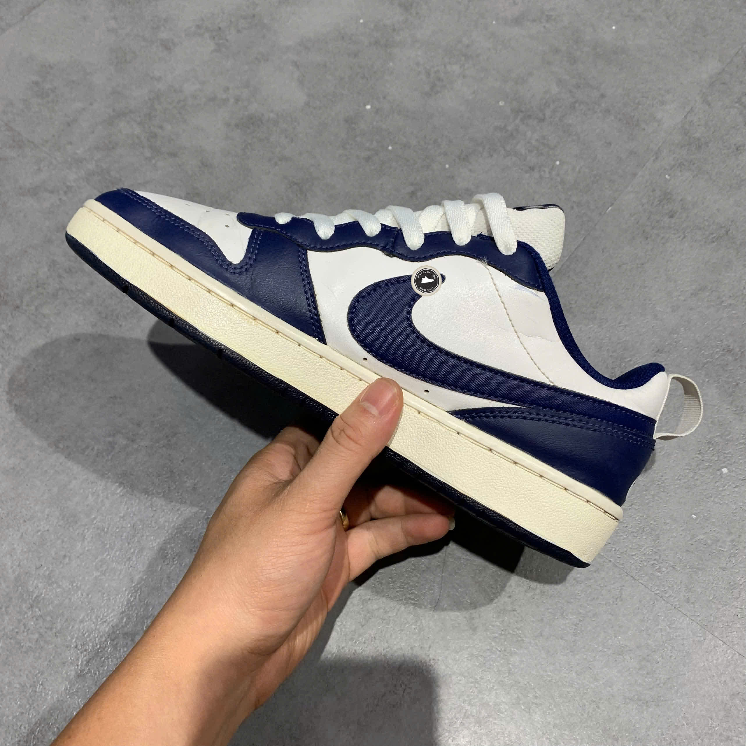 NIKE COURT BOROUGH LOW 2 “WHITE / BLUE VOID / SIGNAL BLUE” BQ5448-107 SIZE 40 GIÀY 2HAND CHÍNH HÃNG PVN20109