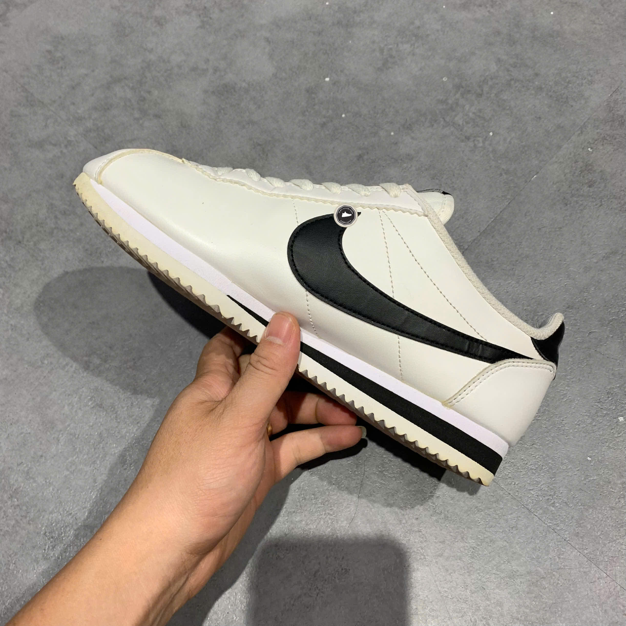 NIKE CLASSIC CORTEZ “WHITE BLACK” 807471-101 SIZE 40 GIÀY 2HAND CHÍNH  HÃNG PVN19943