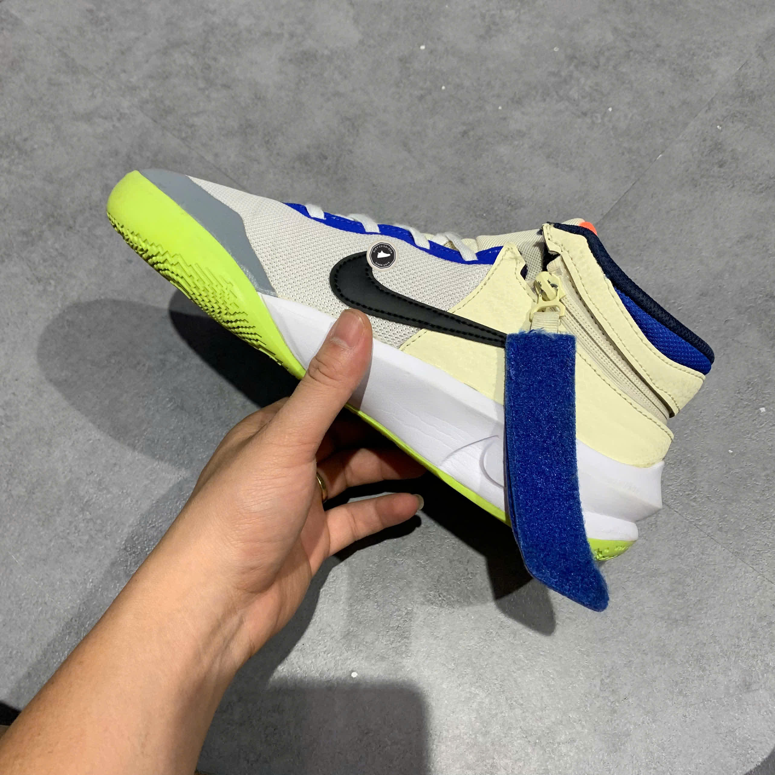 NIKE TEAM HUSTLE D10 FLYEASE “WHITE MULTI-COLOR” FB1395-101 SIZE 40 GIÀY 2HAND CHÍNH HÃNG PVN20089