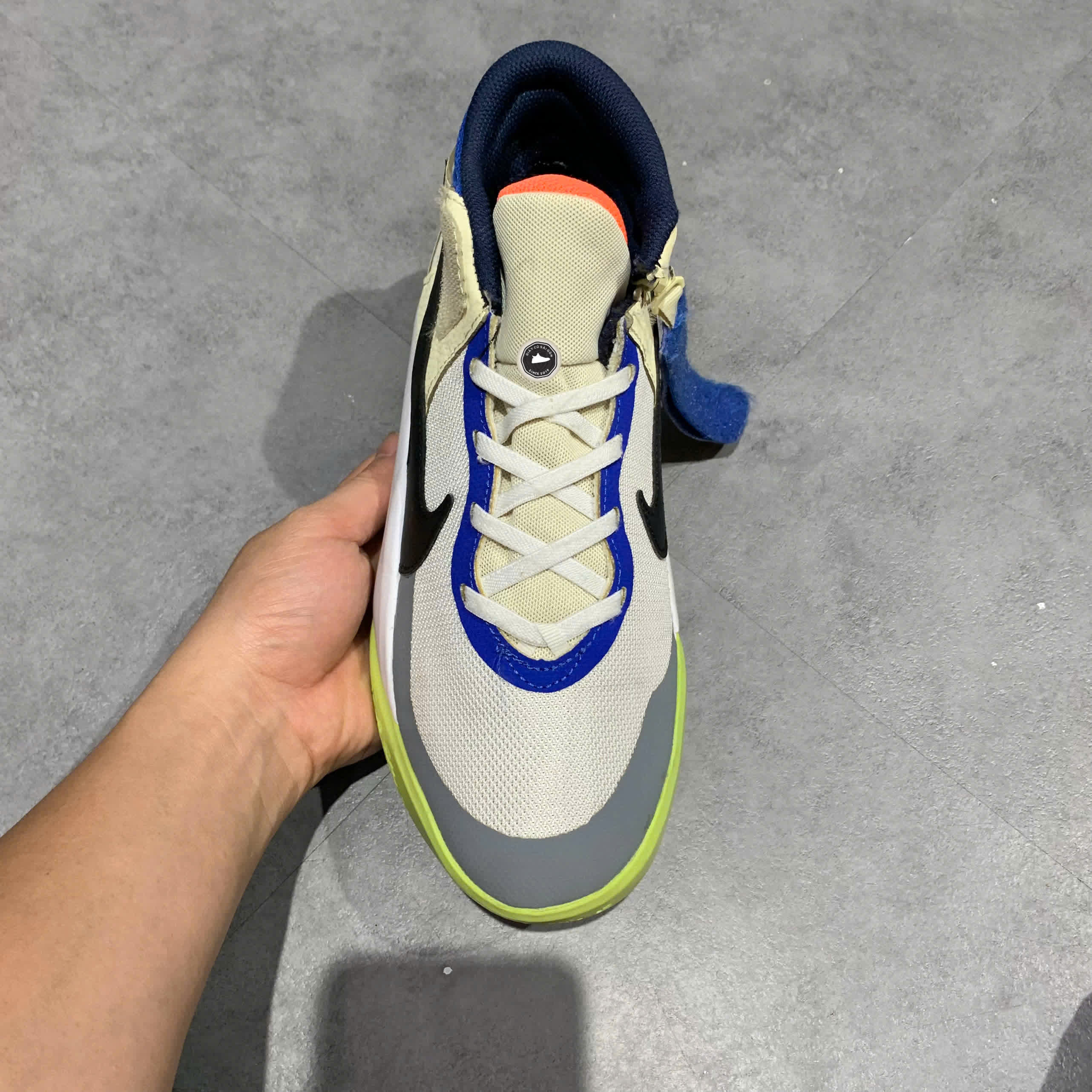 NIKE TEAM HUSTLE D10 FLYEASE “WHITE MULTI-COLOR” FB1395-101 SIZE 40 GIÀY 2HAND CHÍNH HÃNG PVN20089